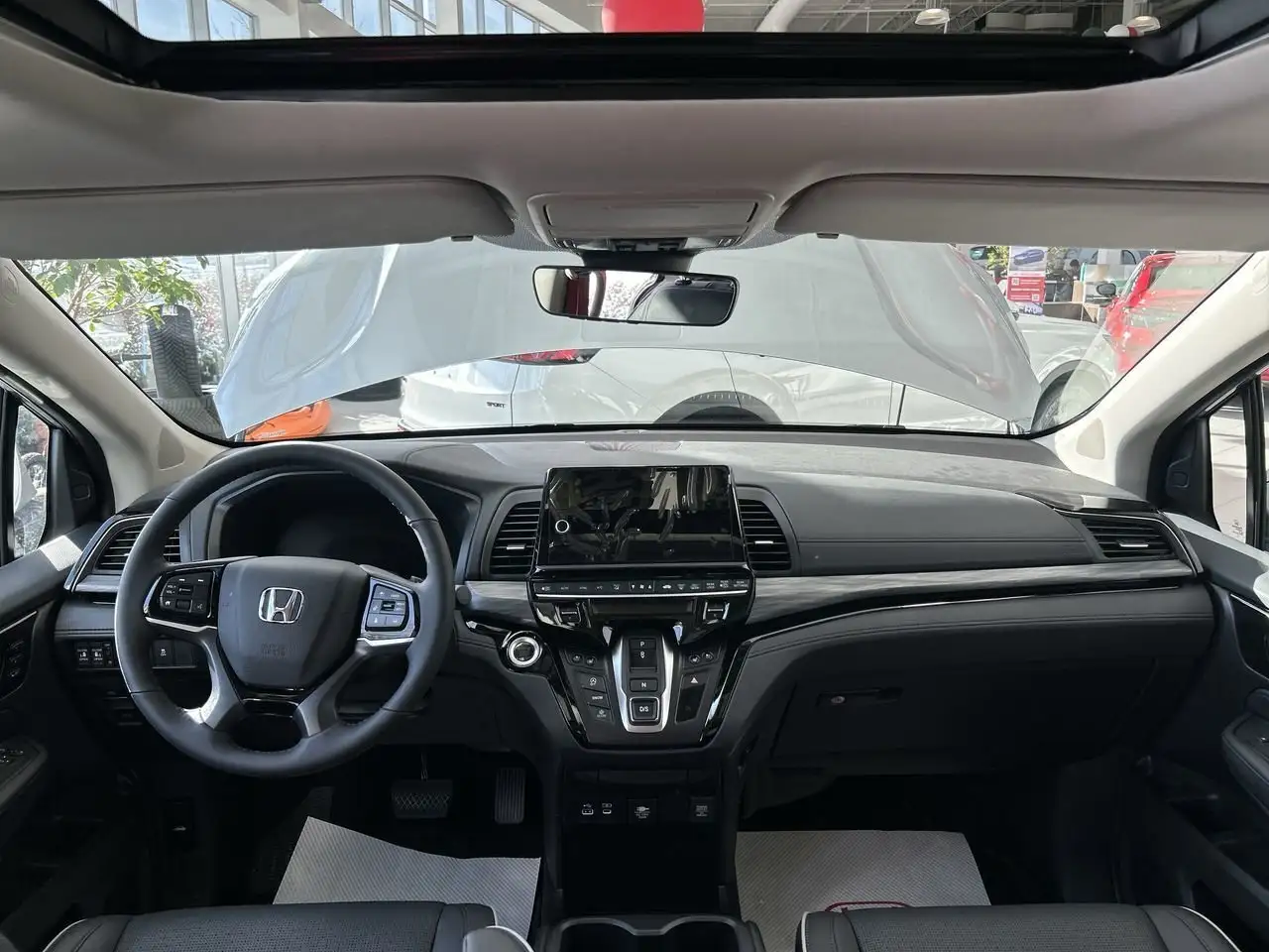 Honda Odyssey снимка Honda Odyssey