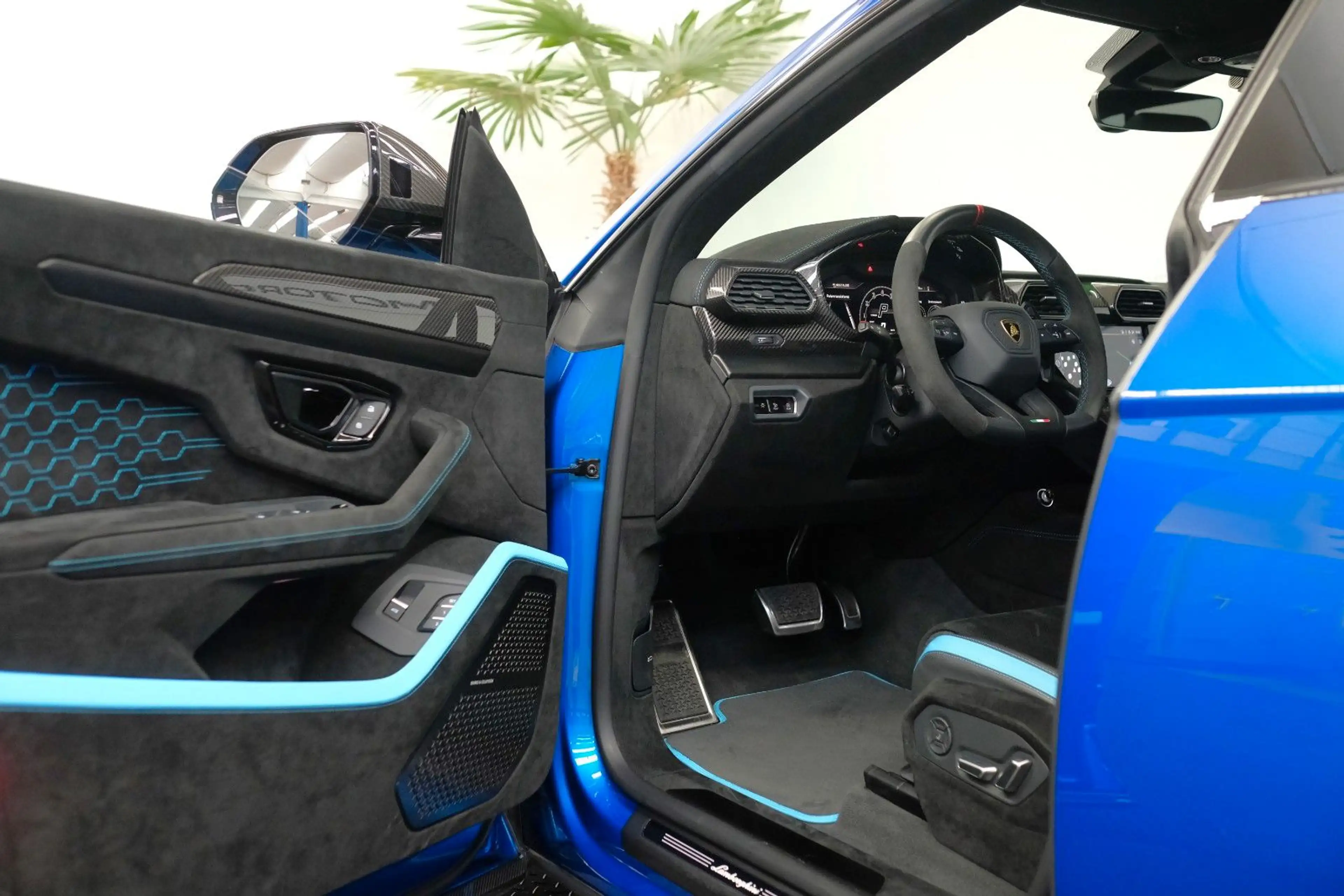 Lamborghini Urus Performante/CARBON BONNET/PANO/B&O/AKRAPOVI — photo 11