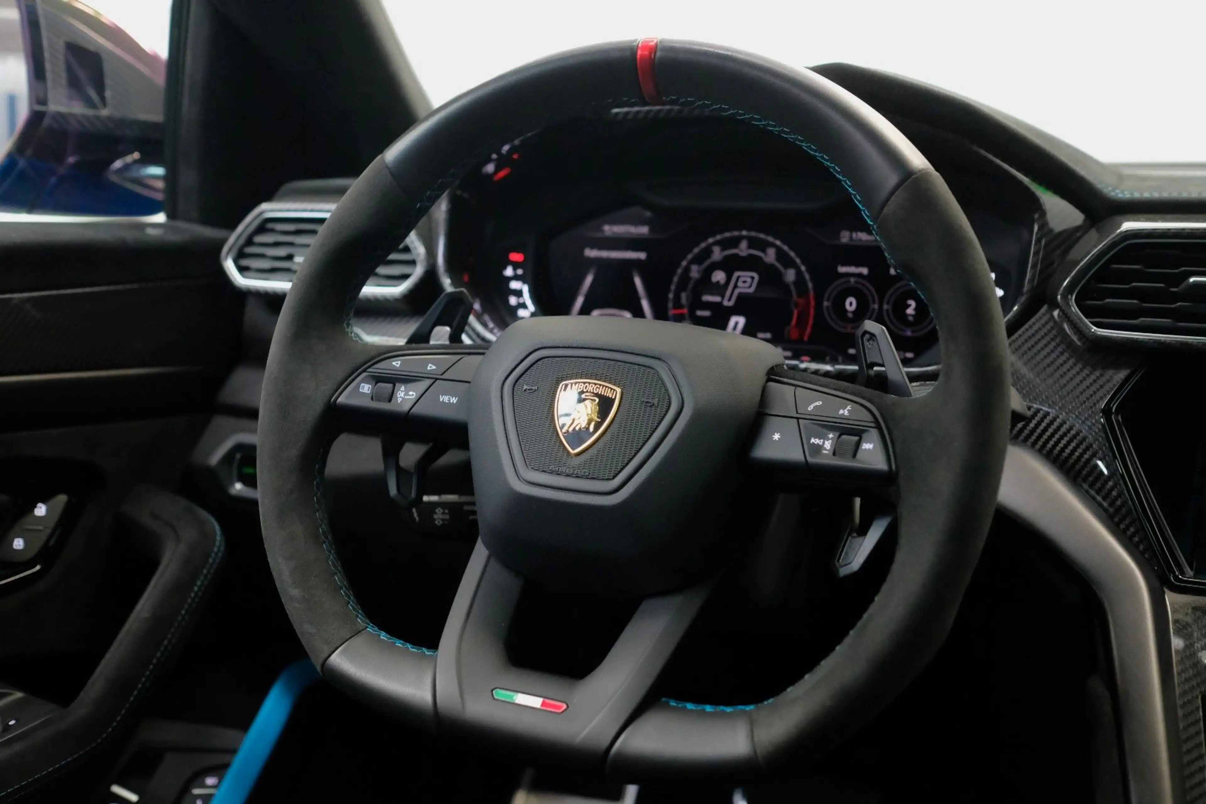 Lamborghini Urus Performante/CARBON BONNET/PANO/B&O/AKRAPOVI — photo 15
