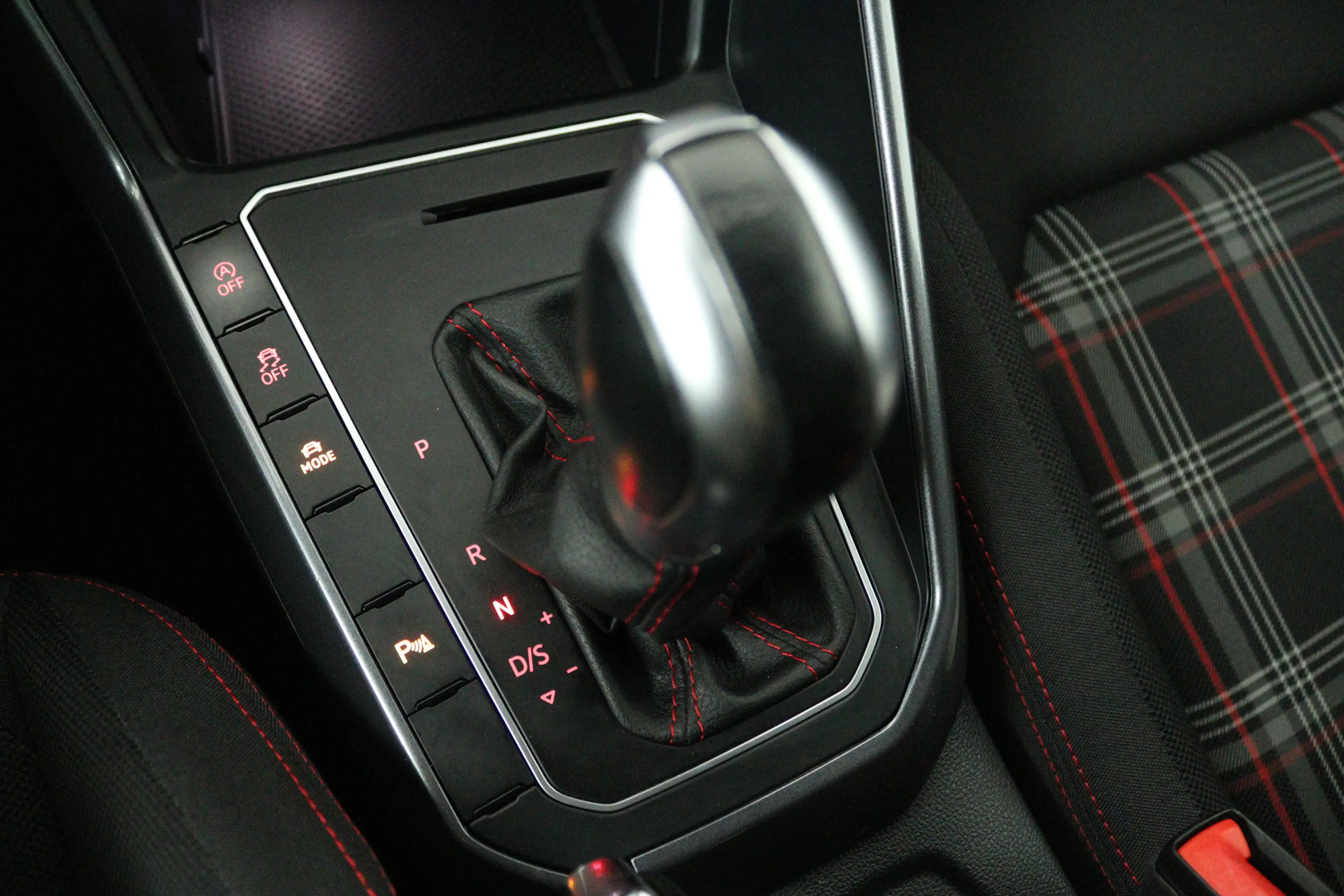 Volkswagen Polo GTI 2.0 TSI (STOELVERWARMING, DIGITALE COCKPIT, CRUISE — photo 16