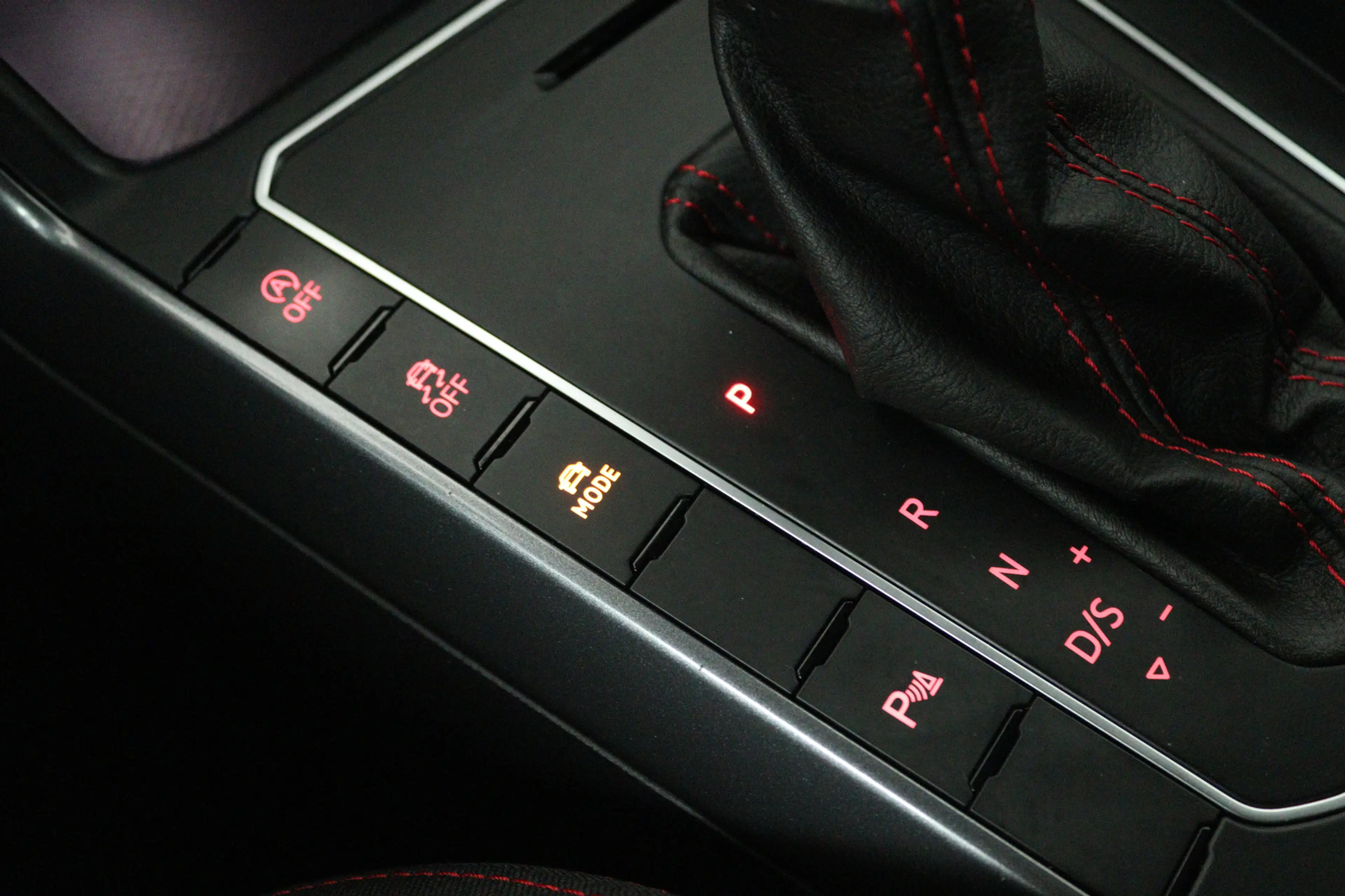Volkswagen Polo GTI 2.0 TSI (STOELVERWARMING, DIGITALE COCKPIT, CRUISE — photo 17