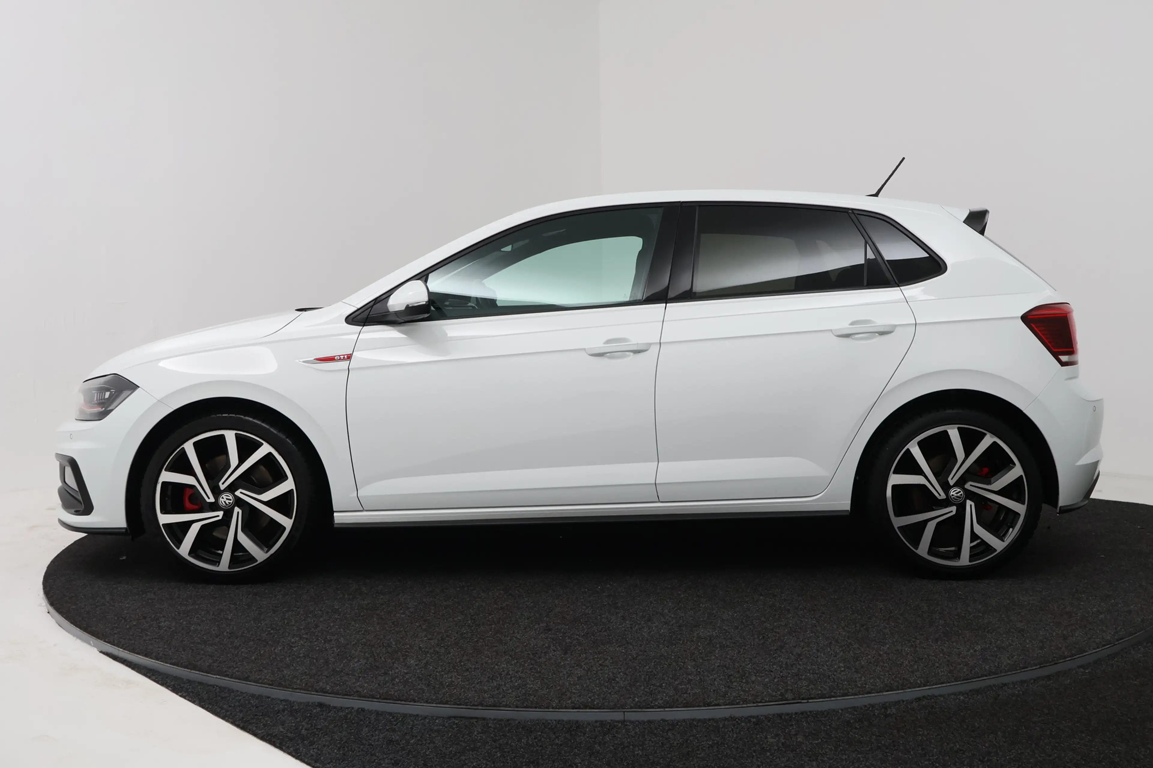 Volkswagen Polo GTI 2.0 TSI (STOELVERWARMING, DIGITALE COCKPIT, CRUISE — photo 2