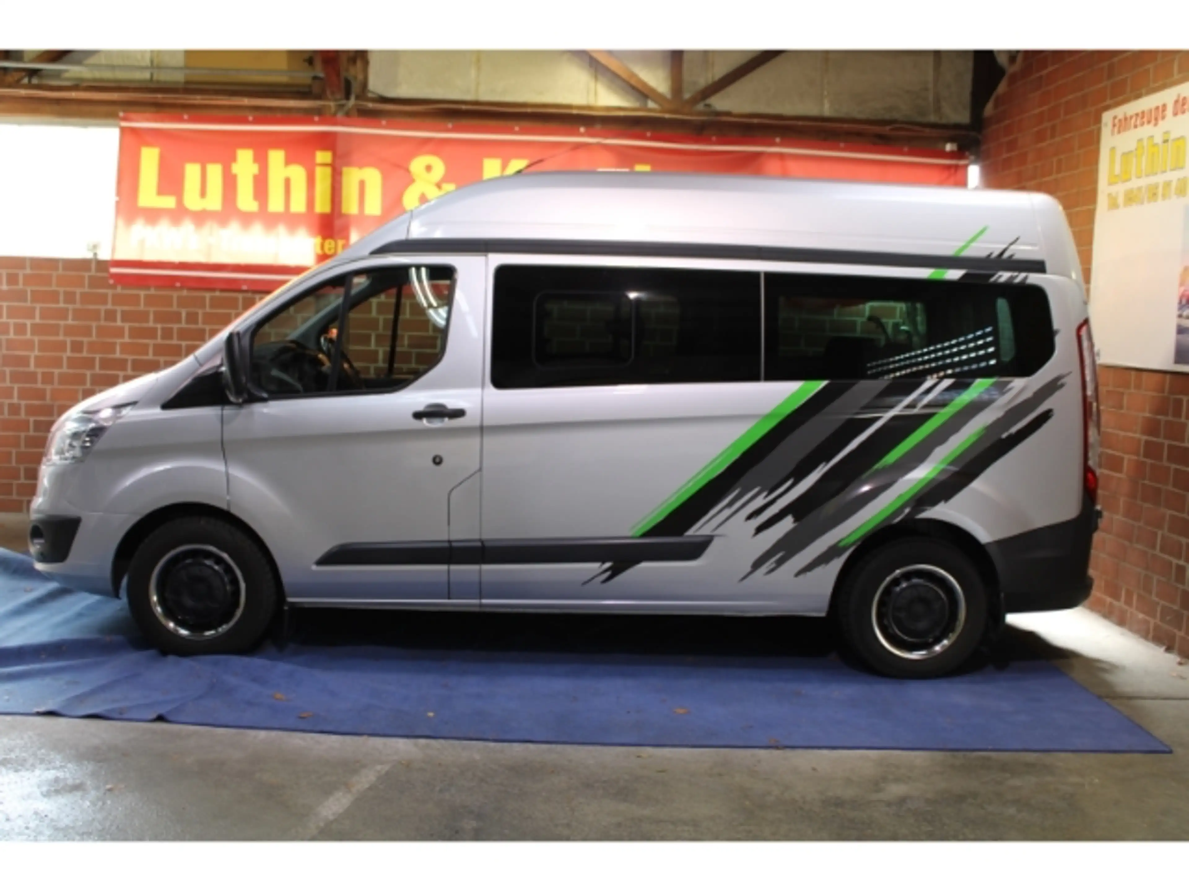 Ford Transit Custom Hochdach 9 Sitzer AHK Navi Kamera — photo 4