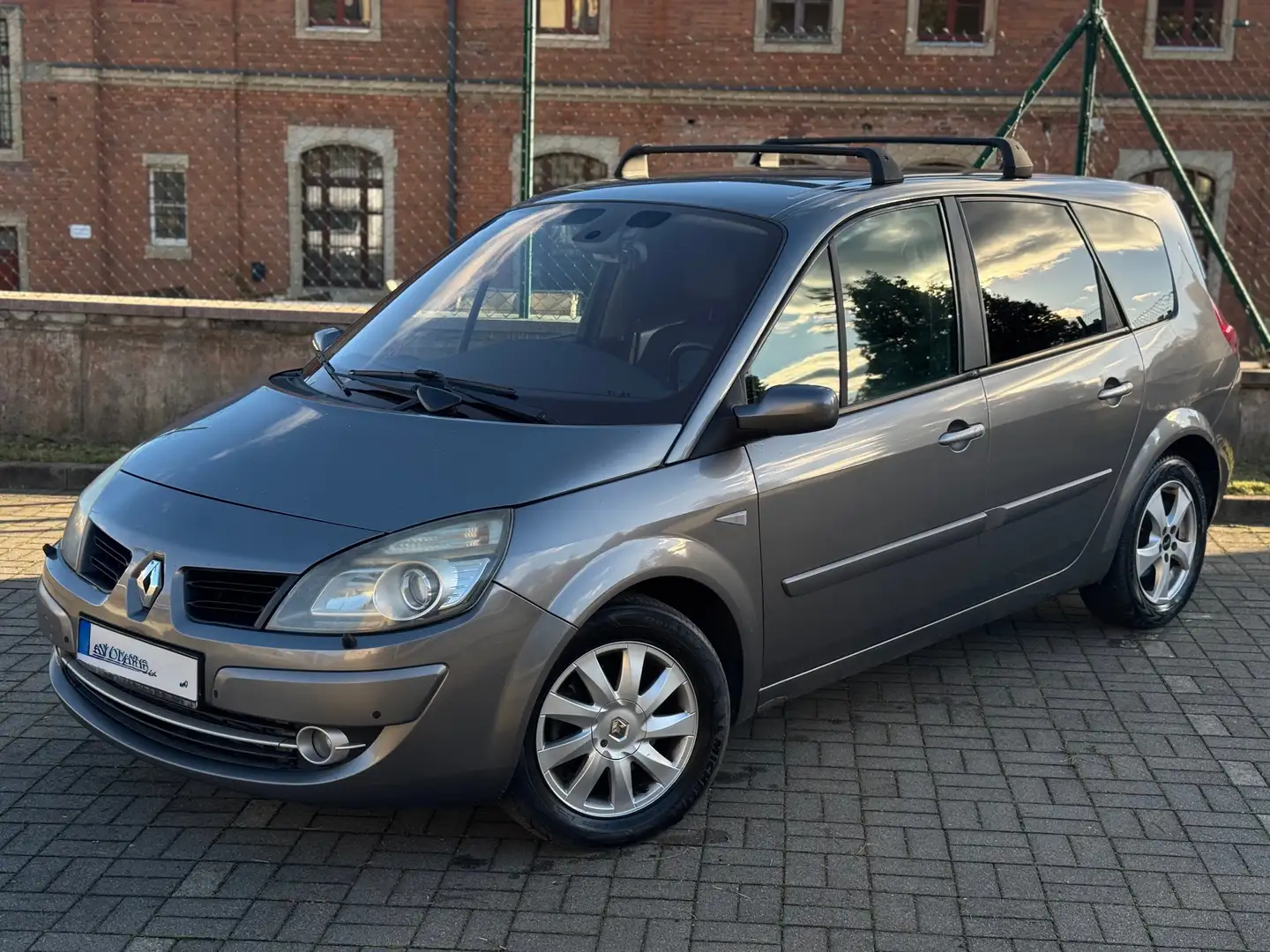 Renault Grand Scenic Grand Scenic 2.0 dCi FAP Aut. Exception Grau - 1