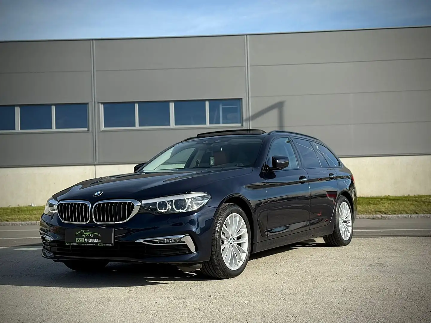 BMW 520 d xDrive Luxury Line Individual Pano/Head-Up Blau - 1