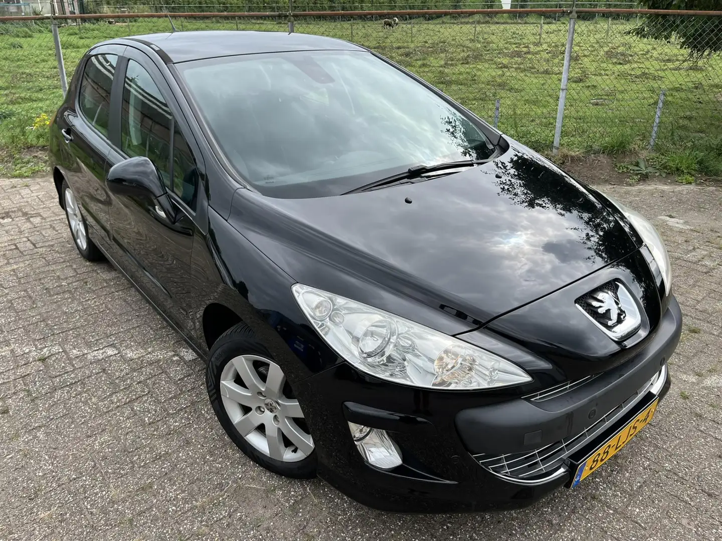 Peugeot 308 1.6 VTi Sublime Airco Cruise Lage km stand! Zwart - 2
