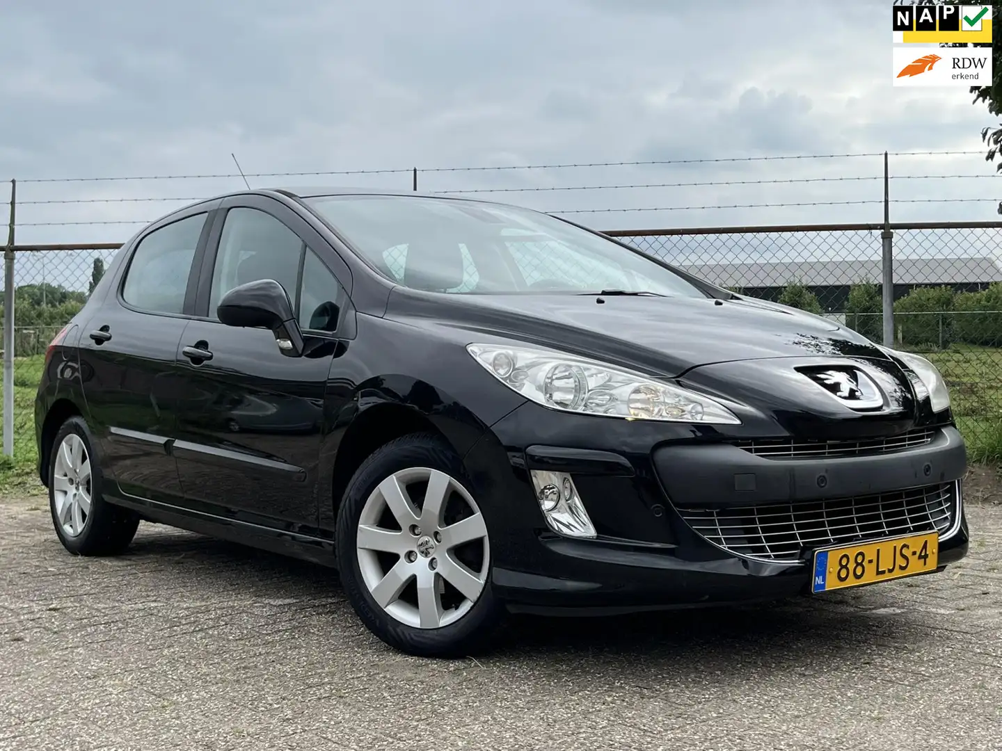 Peugeot 308 1.6 VTi Sublime Airco Cruise Lage km stand! Zwart - 1