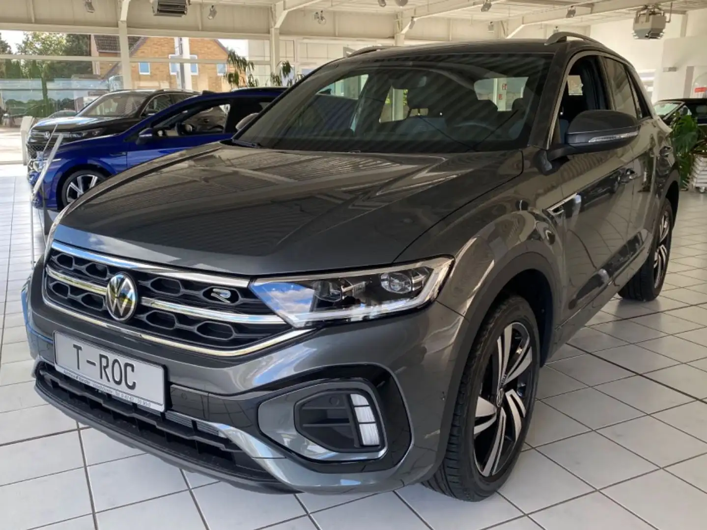Volkswagen T-Roc R-Line, DSG, Kamera,18",IQ Drive,AHK Серый - 1