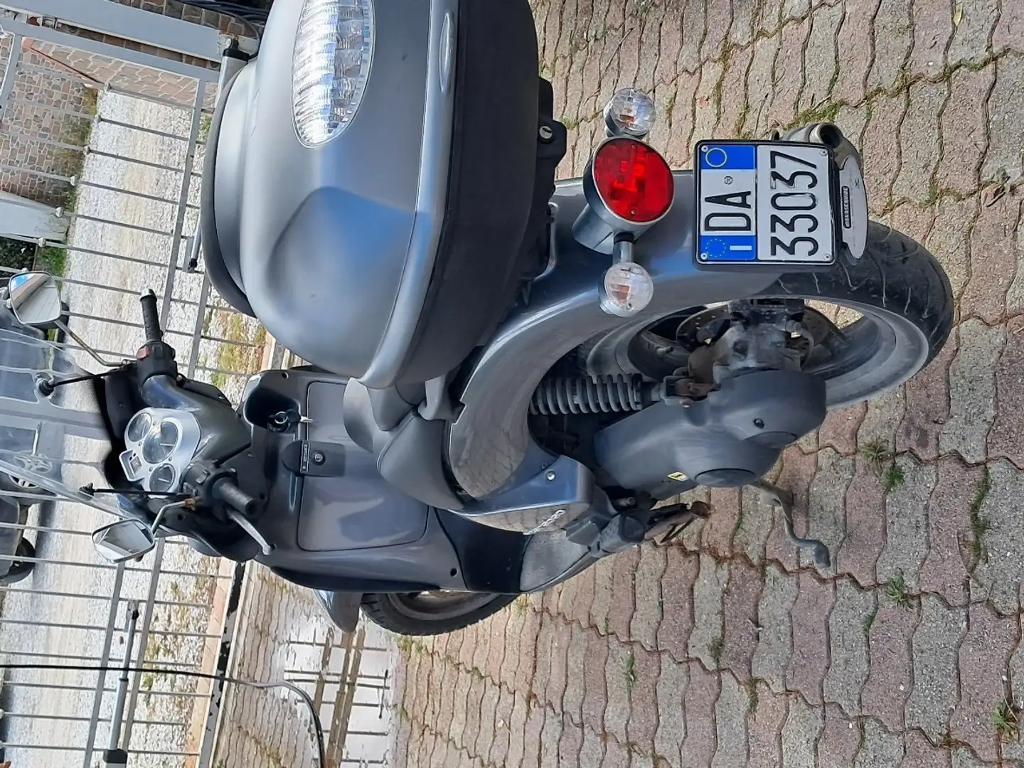 Aprilia Scarabeo 250cc Gri - 1