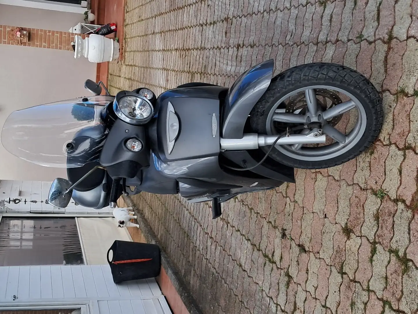 Aprilia Scarabeo 250cc Gri - 2