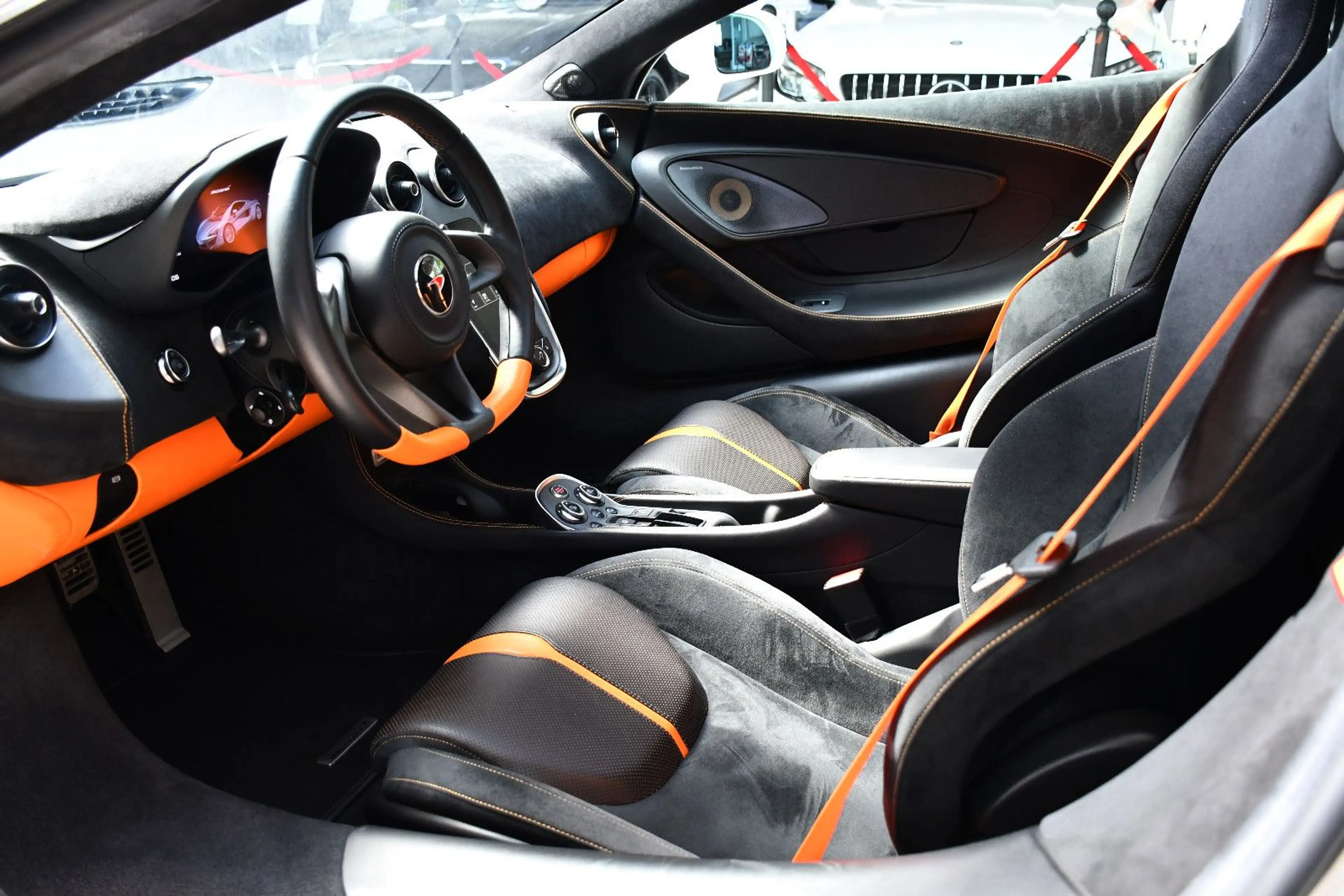McLaren 570GT Coupe Dihedral | 4.618 km | Sammlerzustand — photo 13