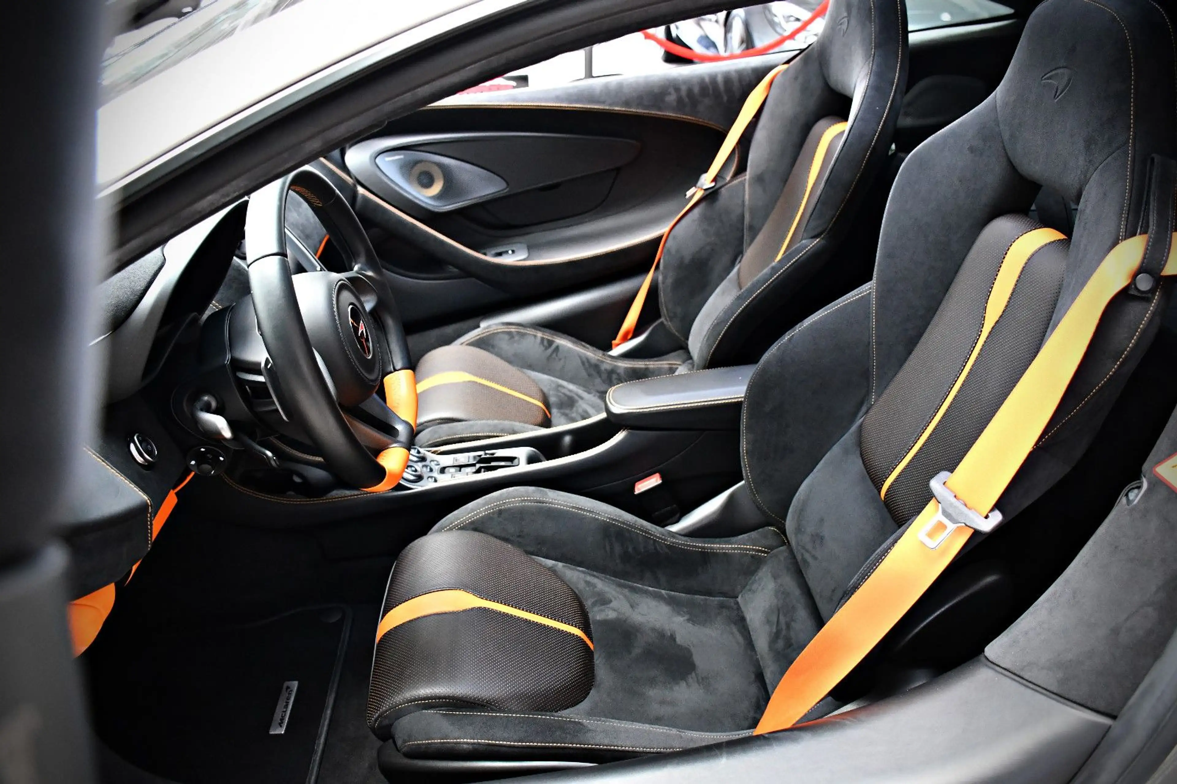 McLaren 570GT Coupe Dihedral | 4.618 km | Sammlerzustand — photo 8