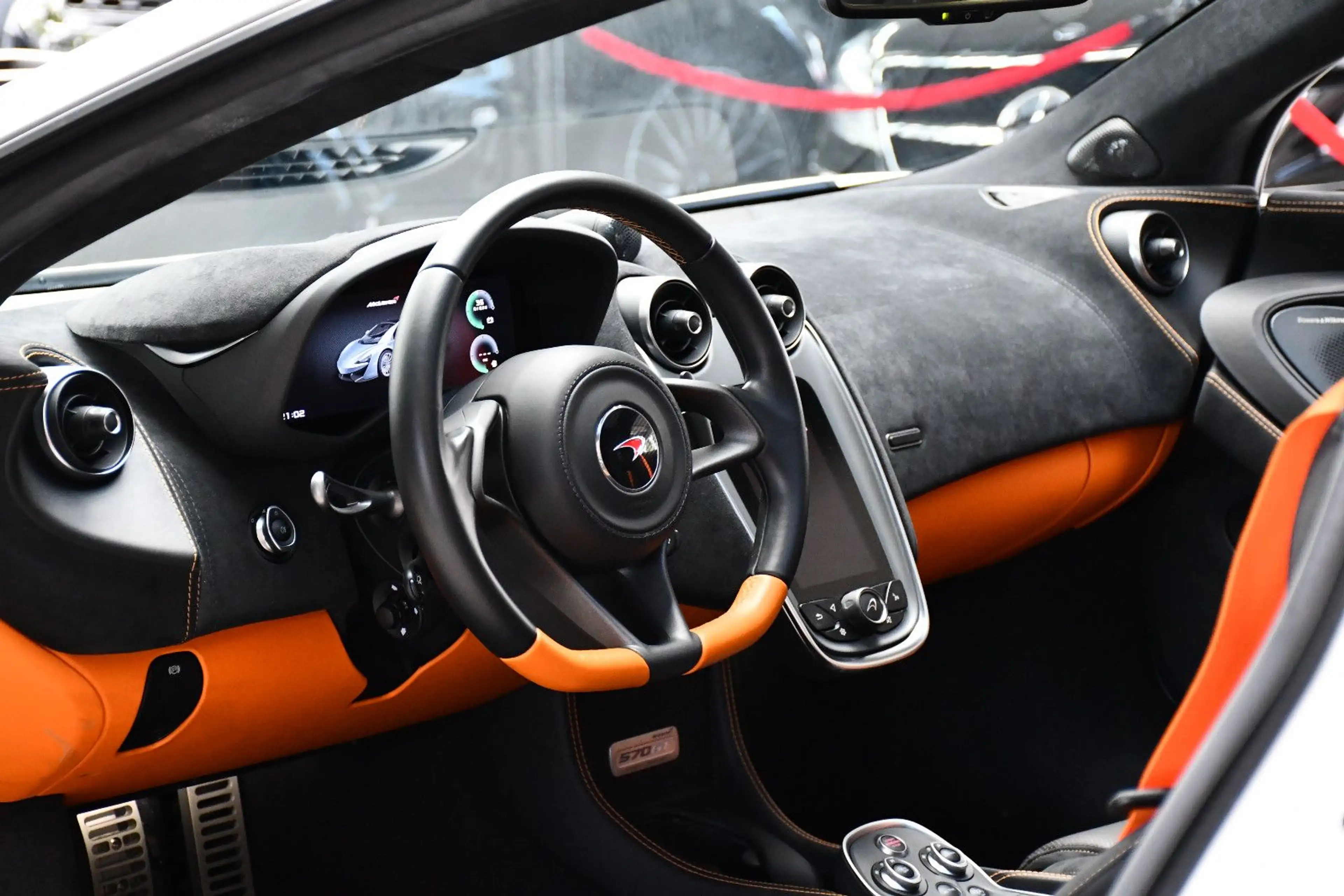 McLaren 570GT Coupe Dihedral | 4.618 km | Sammlerzustand — photo 12