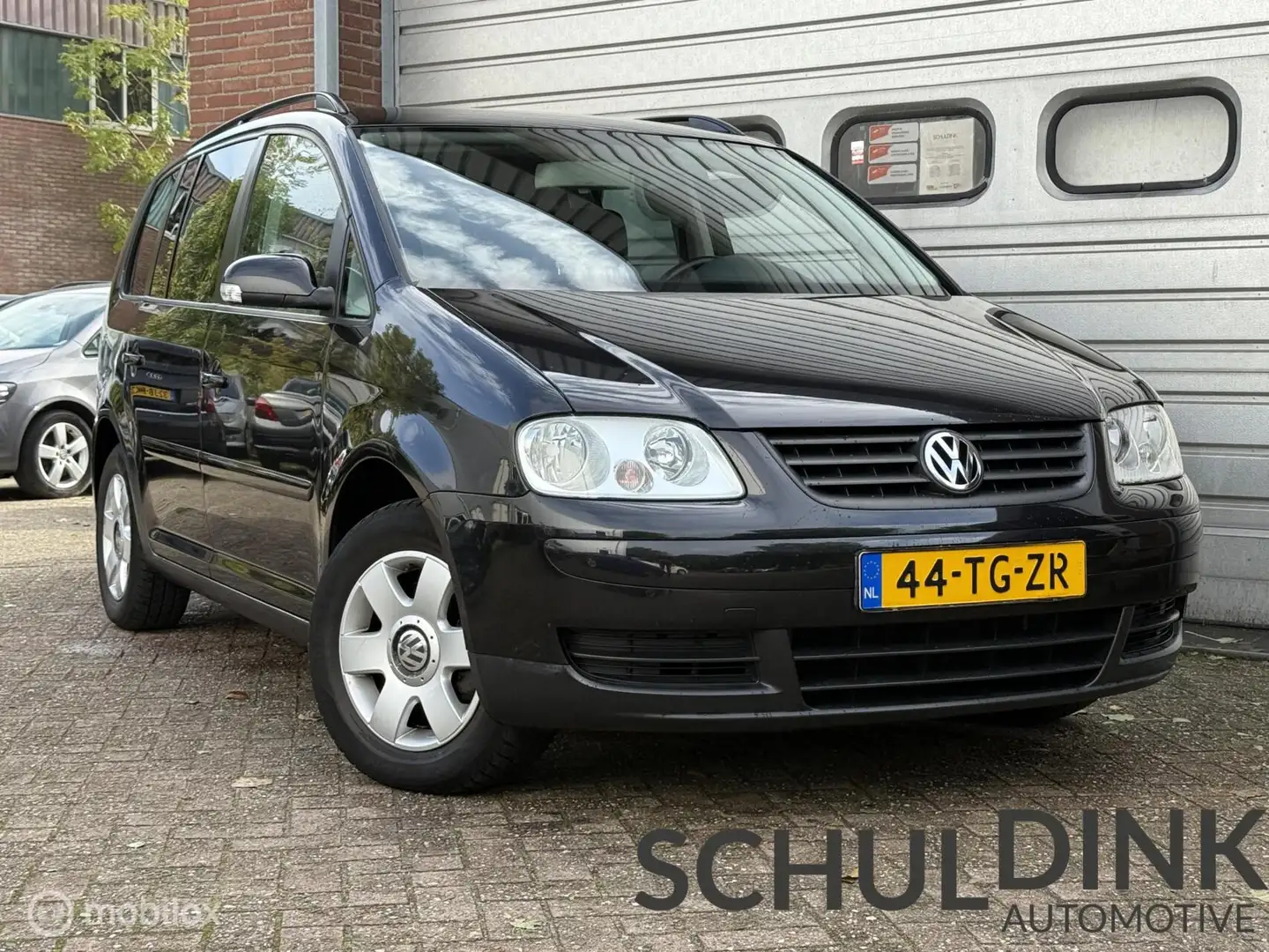 Volkswagen Touran 1.6-16V FSI Optiv CRUISE CONTROLE|TREKHAAK Zwart - 1