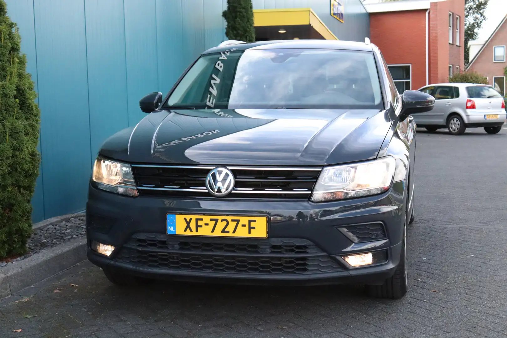 Volkswagen Tiguan 1.5 TSI ACT 150 PK Comfortline Business Exec. TREK Grijs - 2