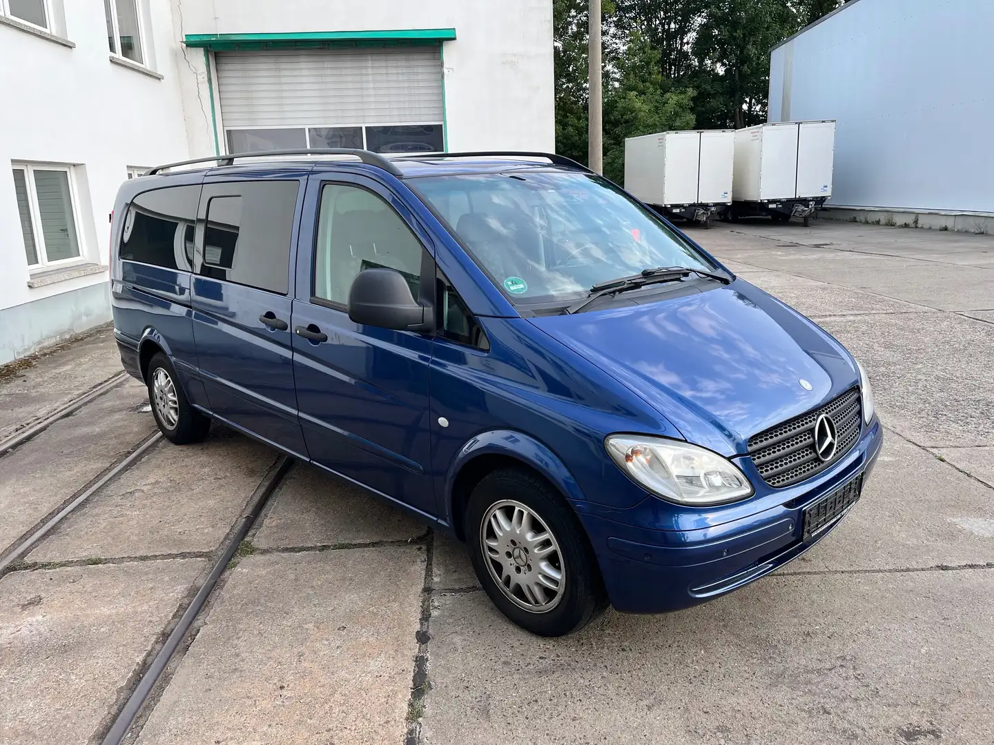 Mercedes-Benz Vito 120 CDI Effect extralang (639.605), TÜV neu Blau - 2