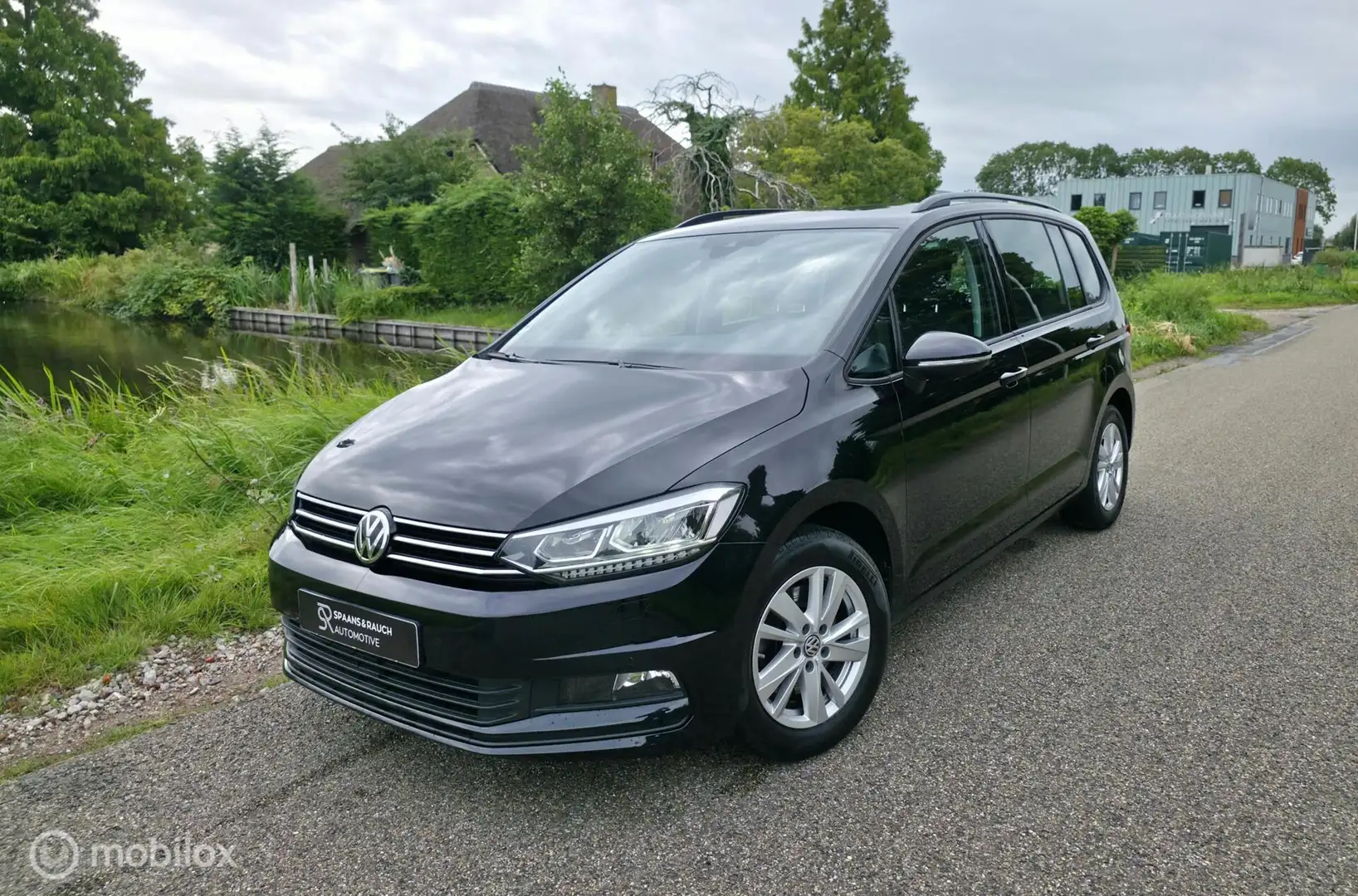 Volkswagen Touran 1.5 TSI Highline 7p / Navi / Cam / Carplay Noir - 1