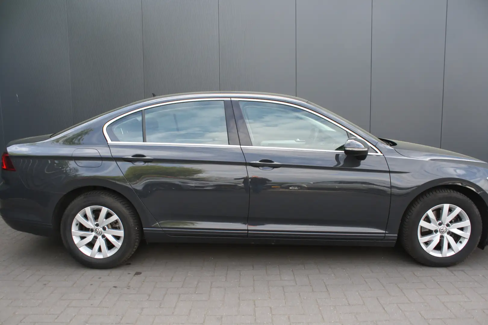 Volkswagen Passat 1.5 TSI Comfortline Business AUTOMAAT - NAVIGATIE Gris - 2