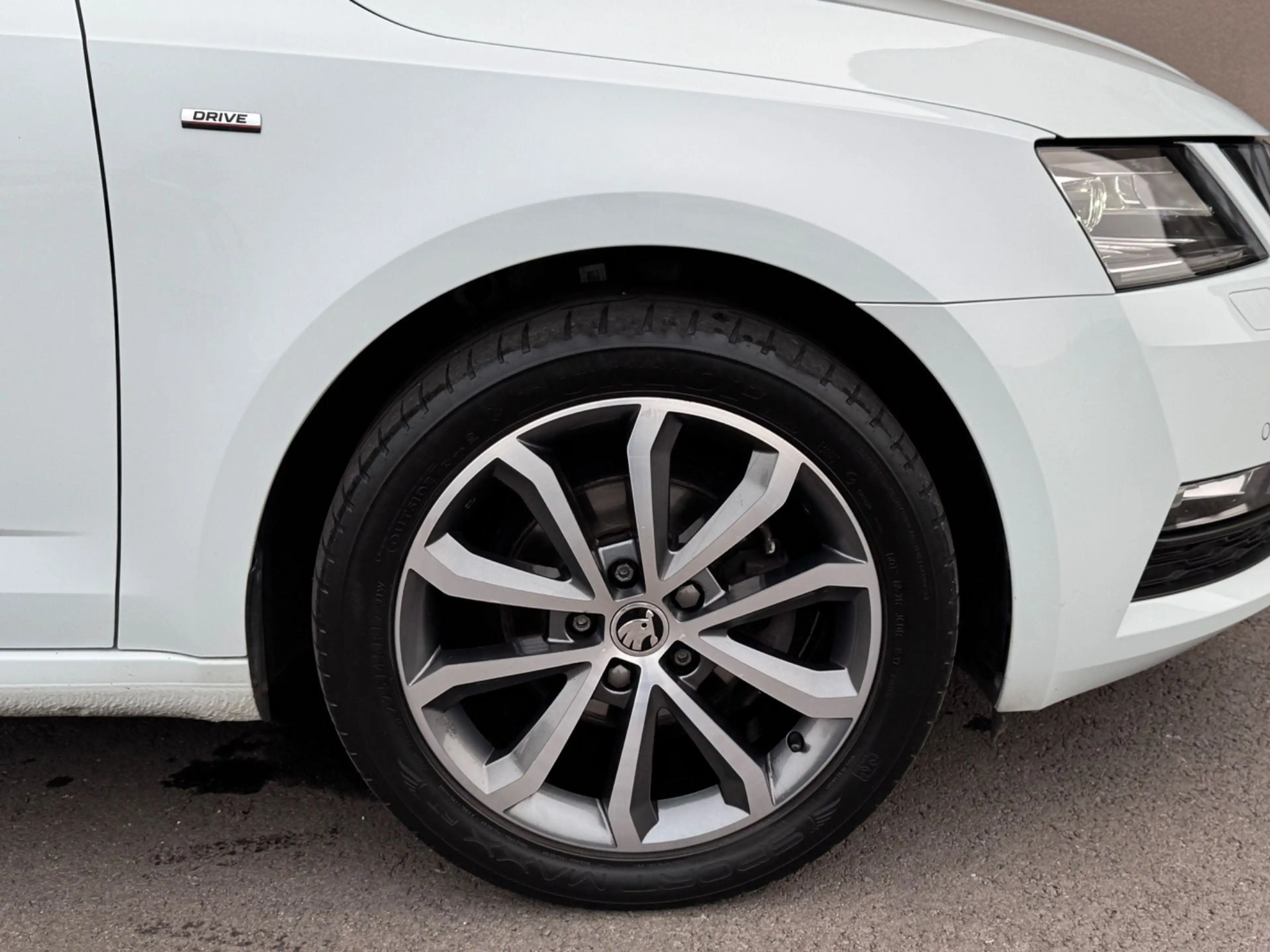 Skoda Octavia 1.6 TDI DPF Drive | Service & Pickerl NEU | NAVI — photo 11