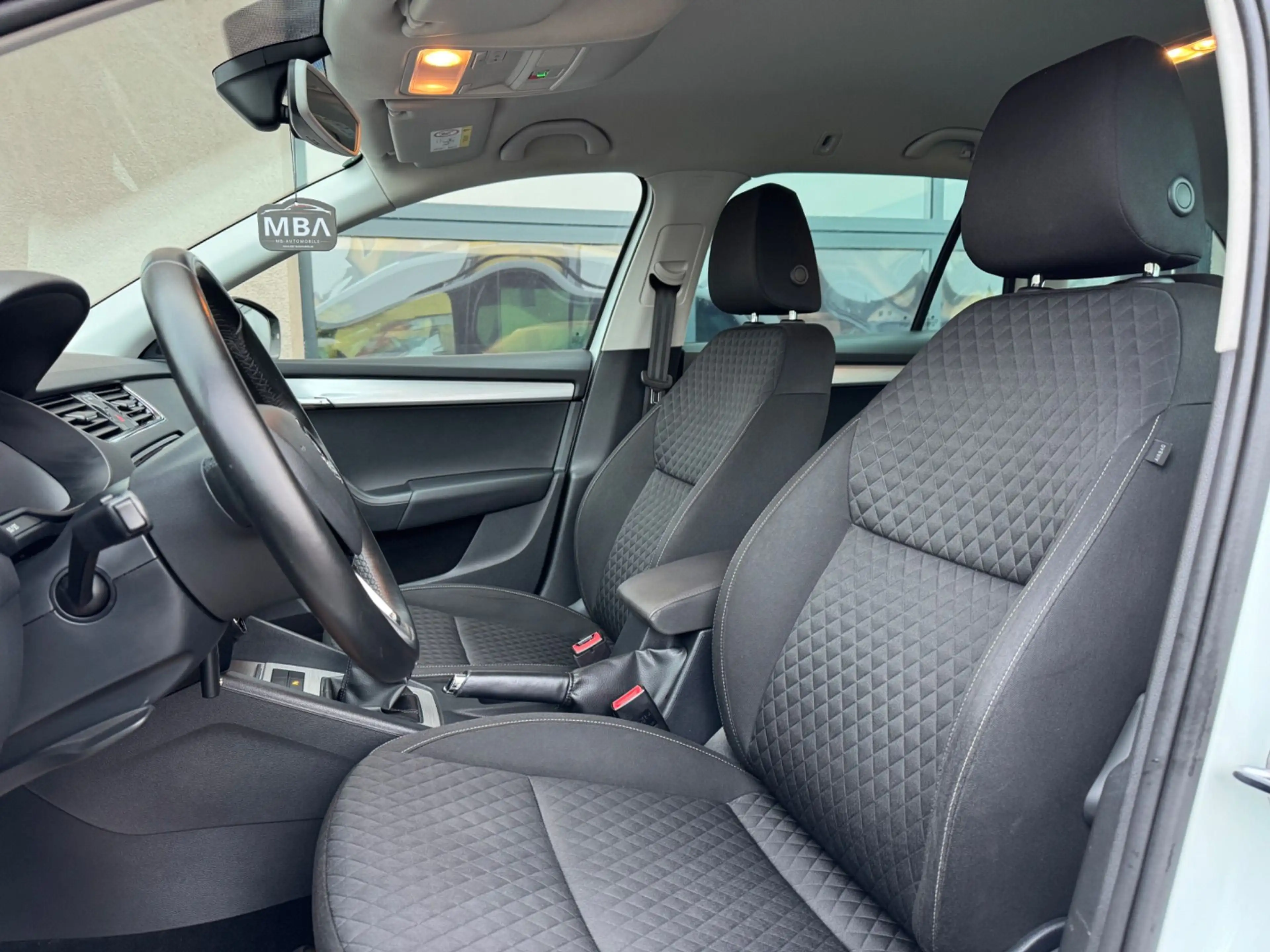 Skoda Octavia 1.6 TDI DPF Drive | Service & Pickerl NEU | NAVI — photo 14