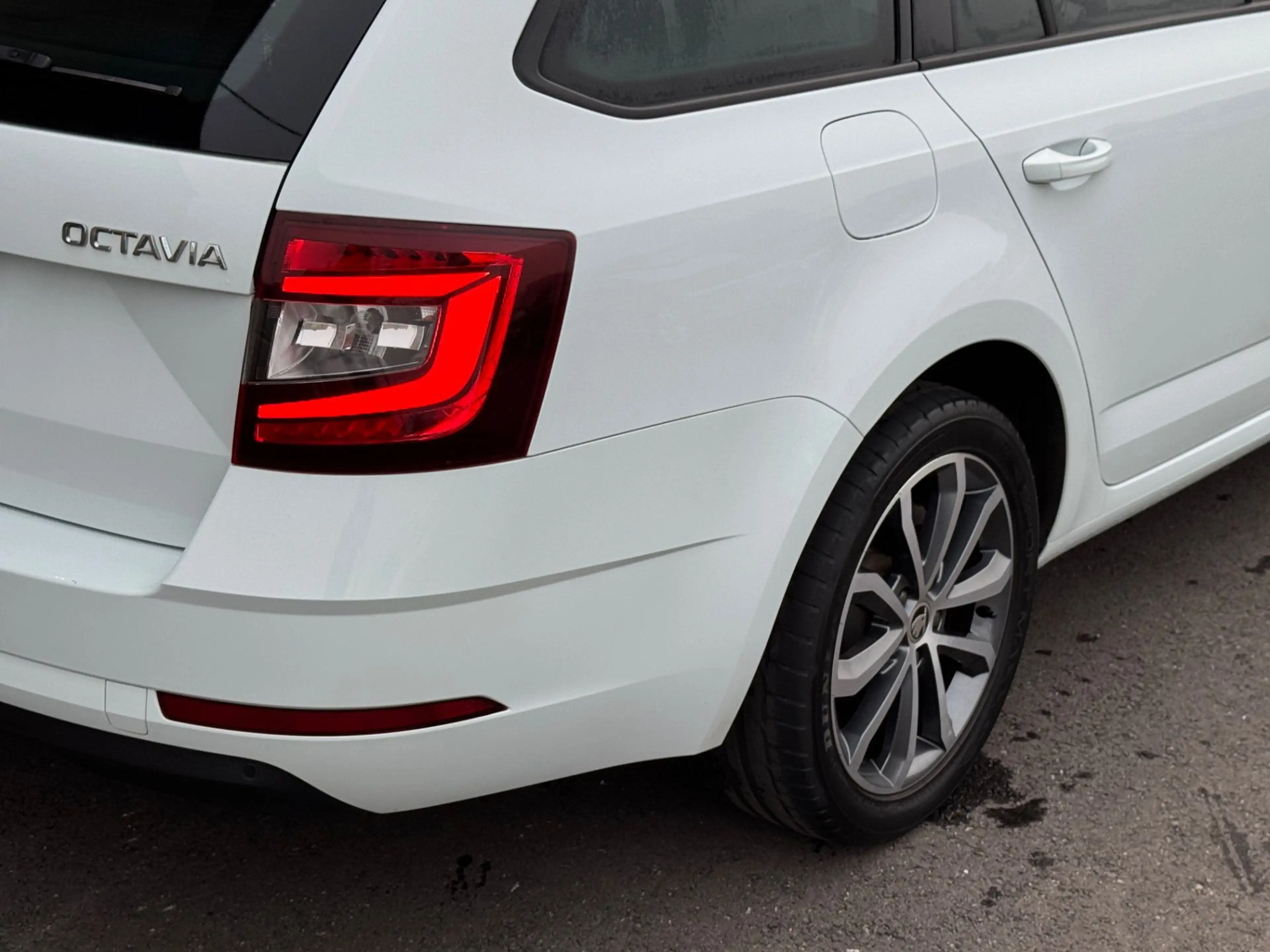 Skoda Octavia 1.6 TDI DPF Drive | Service & Pickerl NEU | NAVI — photo 9