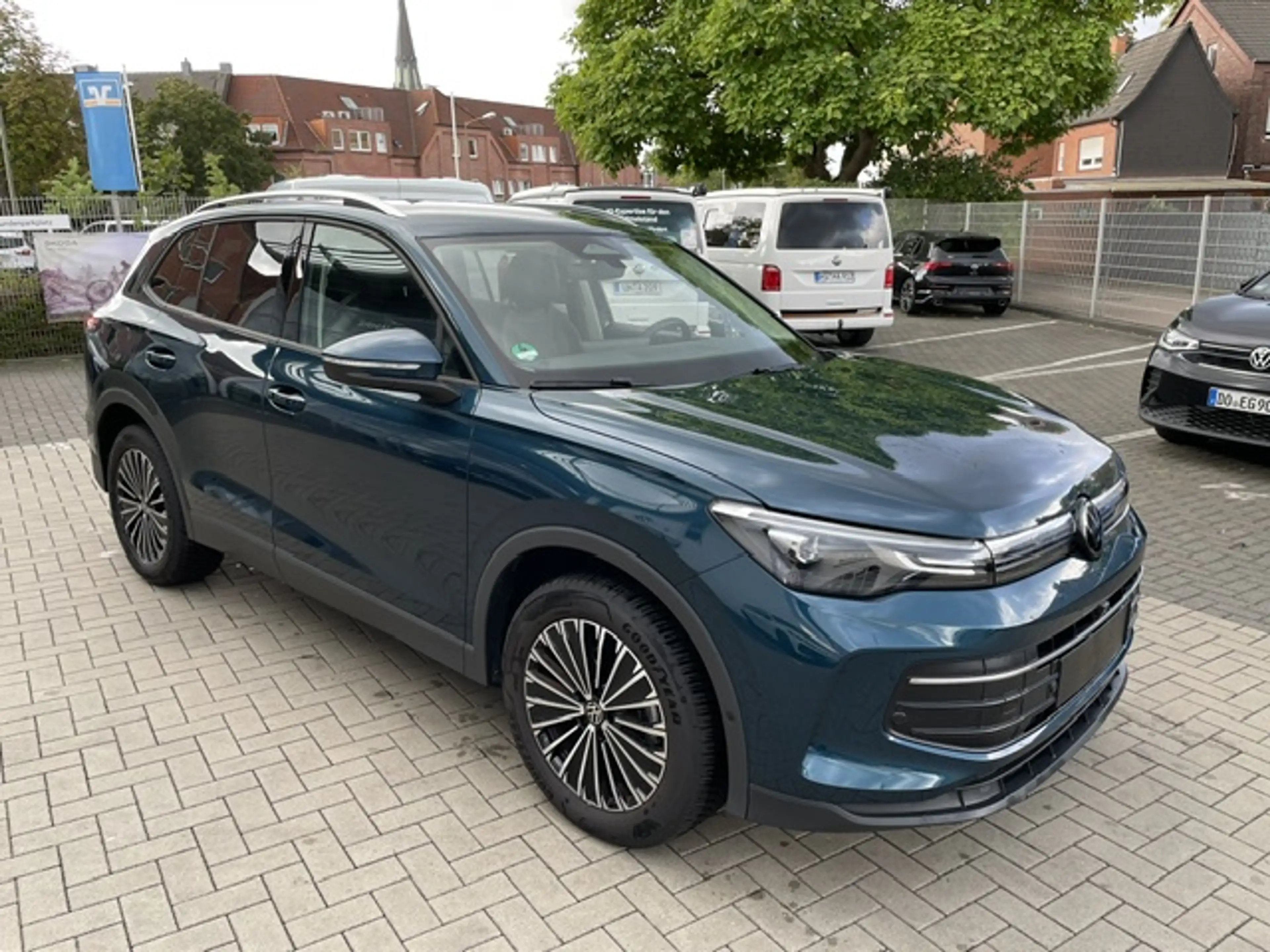 Volkswagen Tiguan 1.5TSi DSG Life 18Zoll AHK R-Kamera Navi ACC Si... — photo 4
