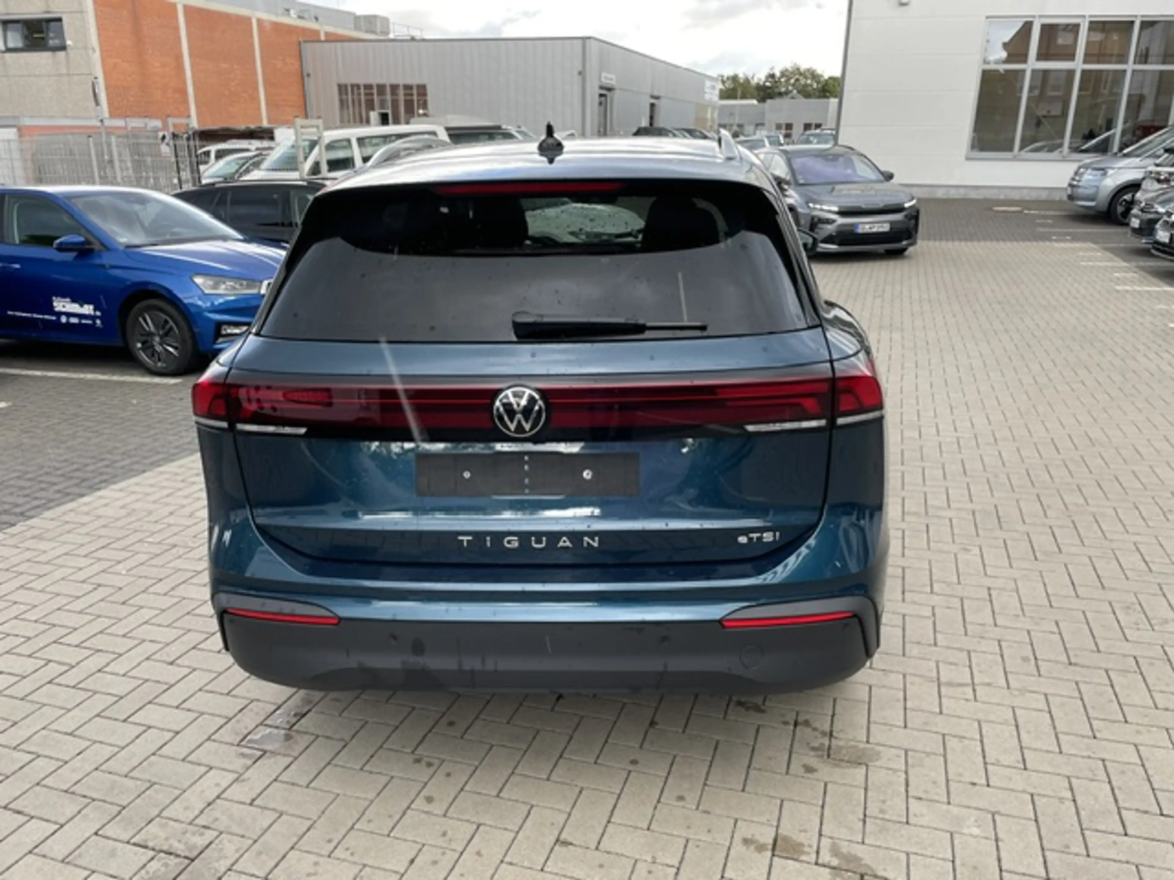 Volkswagen Tiguan 1.5TSi DSG Life 18Zoll AHK R-Kamera Navi ACC Si... — photo 6