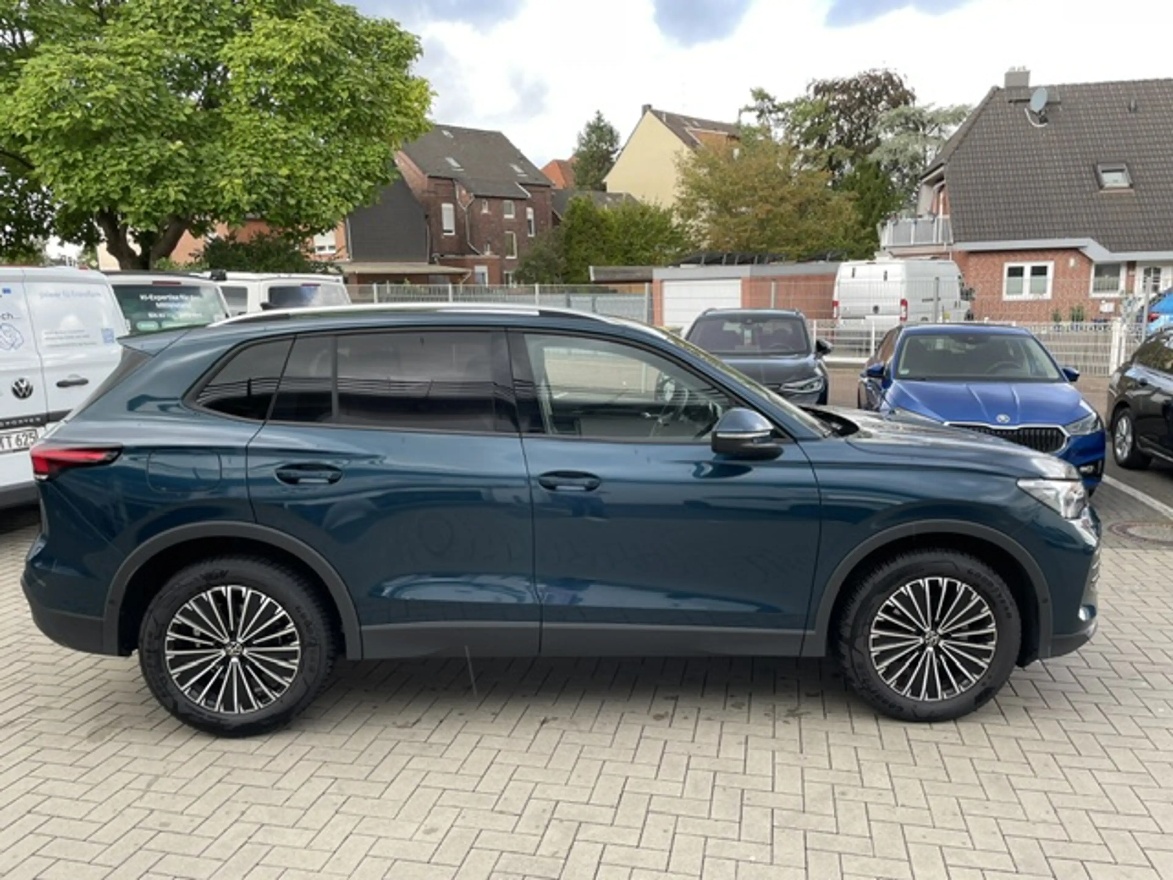 Volkswagen Tiguan 1.5TSi DSG Life 18Zoll AHK R-Kamera Navi ACC Si... — photo 3
