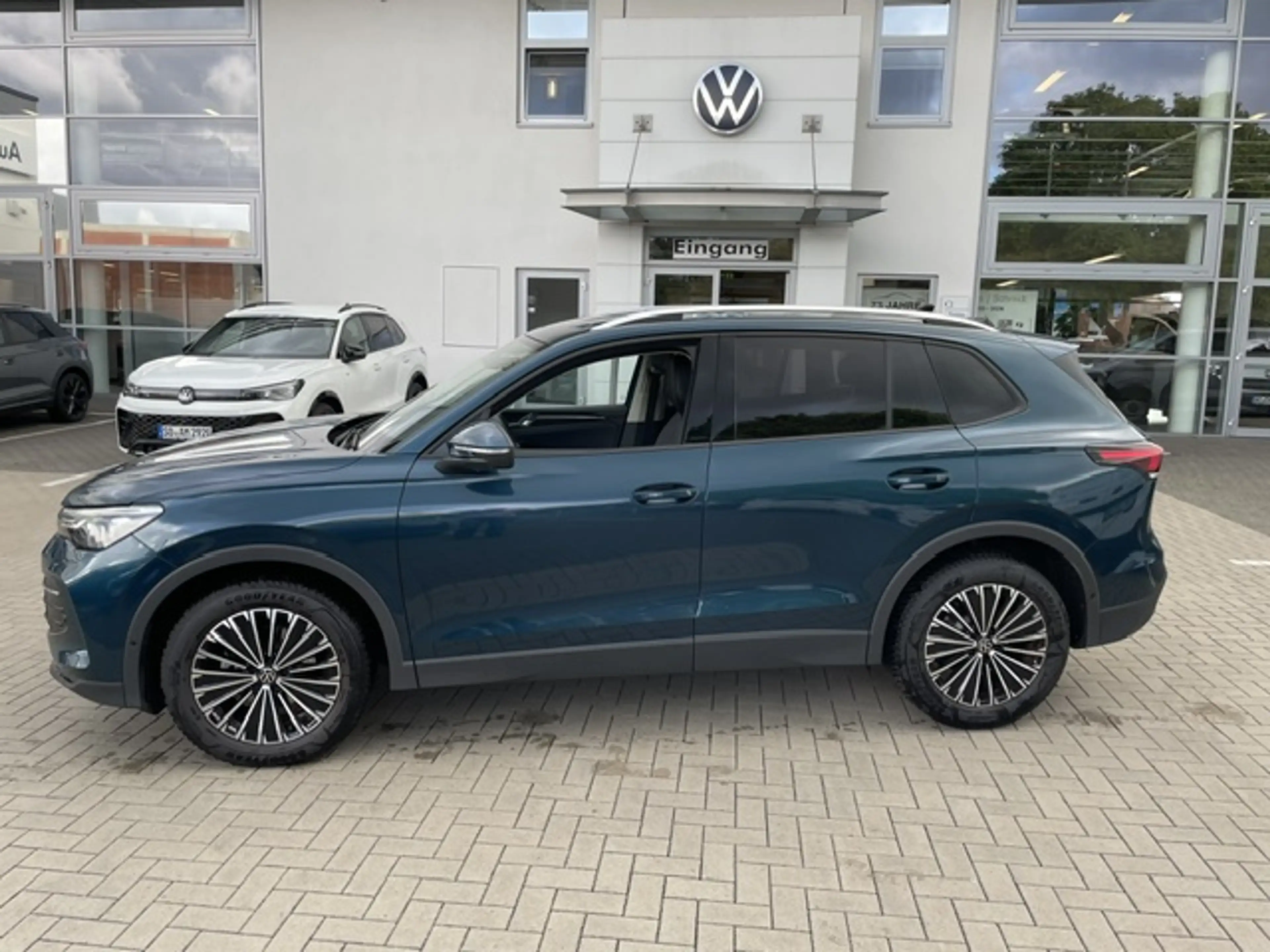 Volkswagen Tiguan 1.5TSi DSG Life 18Zoll AHK R-Kamera Navi ACC Si... — photo 2