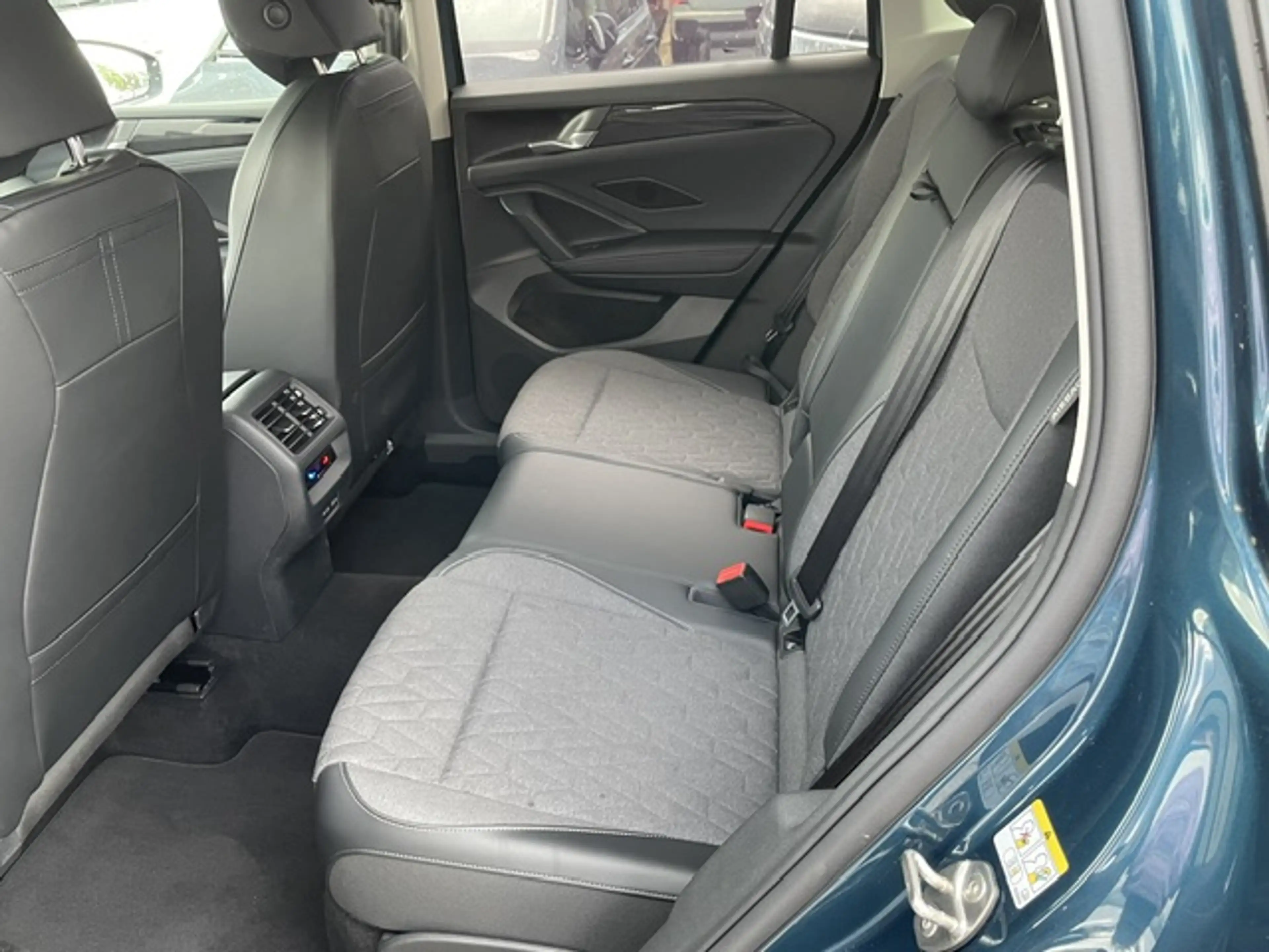 Volkswagen Tiguan 1.5TSi DSG Life 18Zoll AHK R-Kamera Navi ACC Si... — photo 13