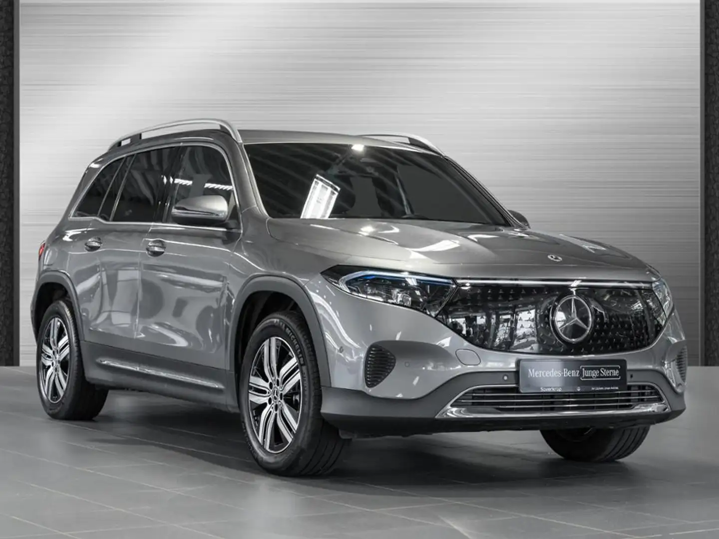 Mercedes-Benz EQB 300 4M , PROGRESSIVE SPUR KAMERA DISTR PDC Grau - 2