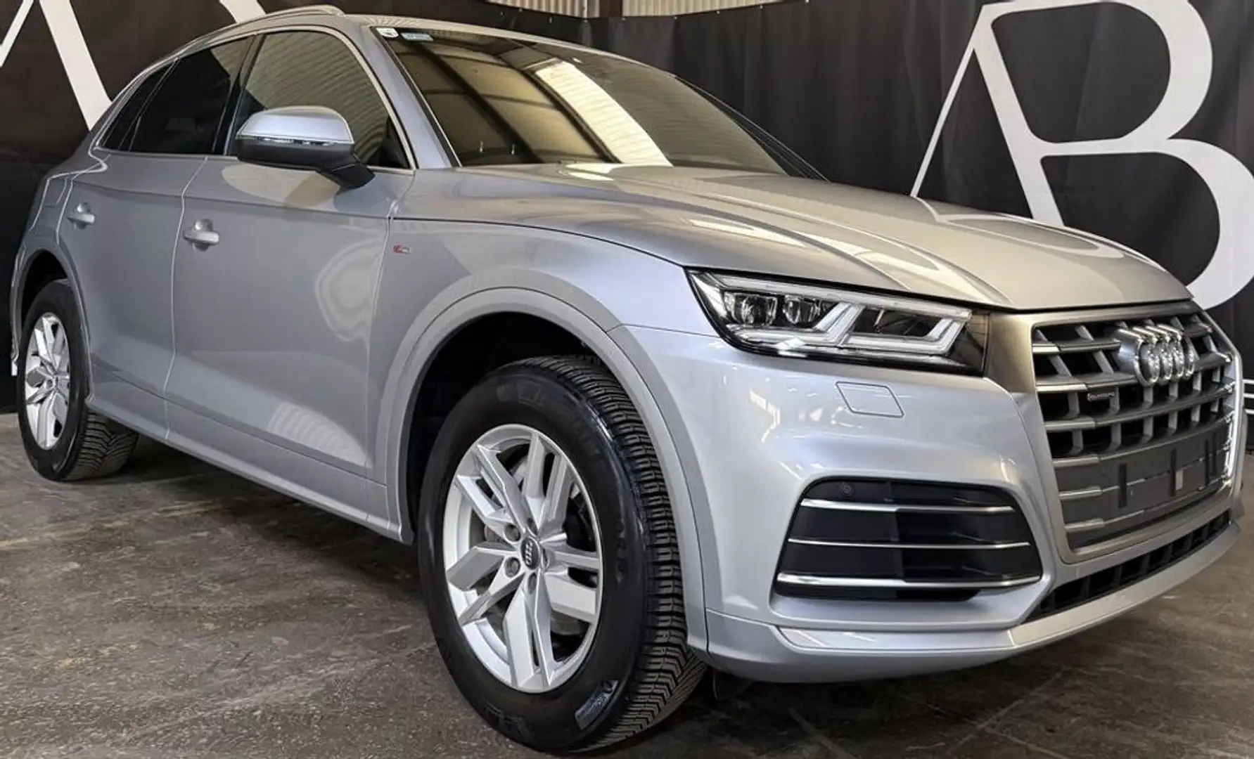 Audi Q5 40 TDI quattro sport 2.Besitz Silber - 1