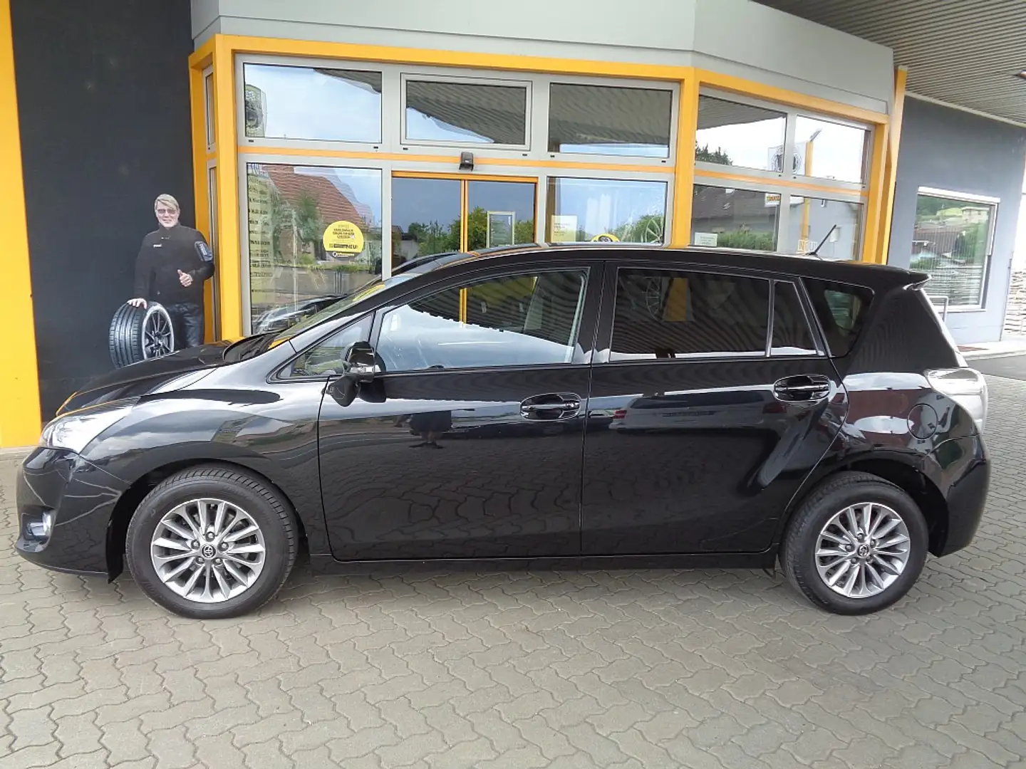 Toyota Verso 1,6 D-4D Edition 45**NAVI*PDC*KAMERA** Zwart - 2