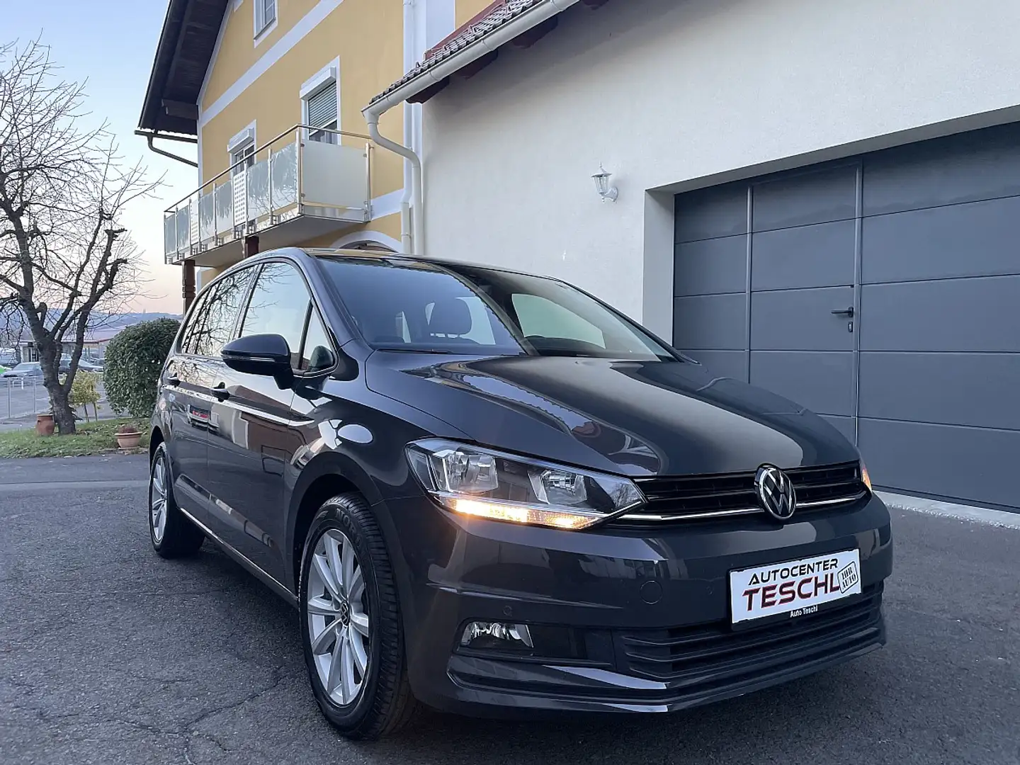 Volkswagen Touran 2,0 TDI**40.000KM**1.Besitz** Schwarz - 1