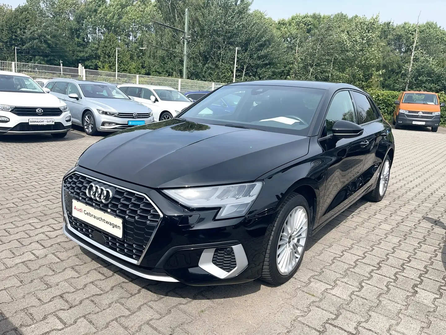 Audi A3 Sportback 40 TFSI e advanced Schwarz - 1