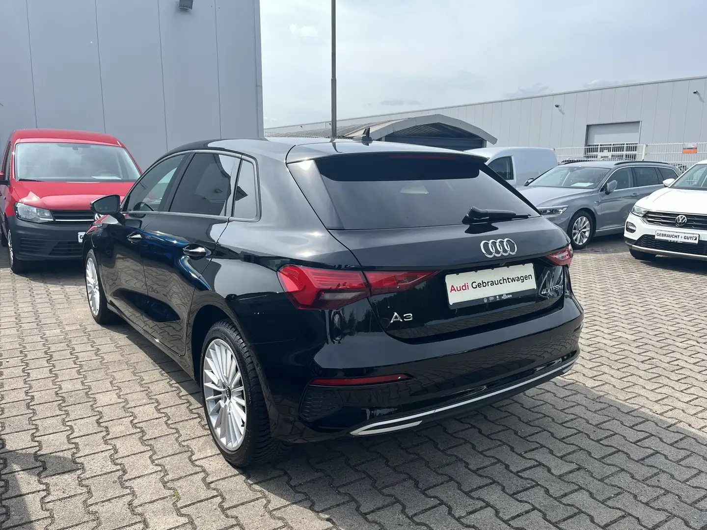 Audi A3 Sportback 40 TFSI e advanced Schwarz - 2