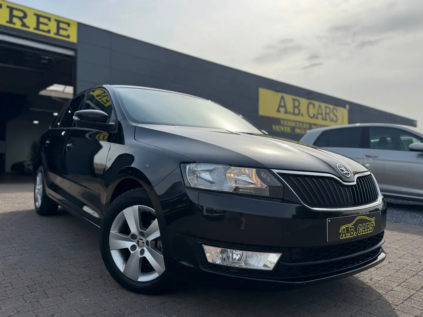Skoda Rapid/Spaceback 1.4 CR TDI *AUTOMATIQUE*GARANTIE 12MOIS* Black - 1