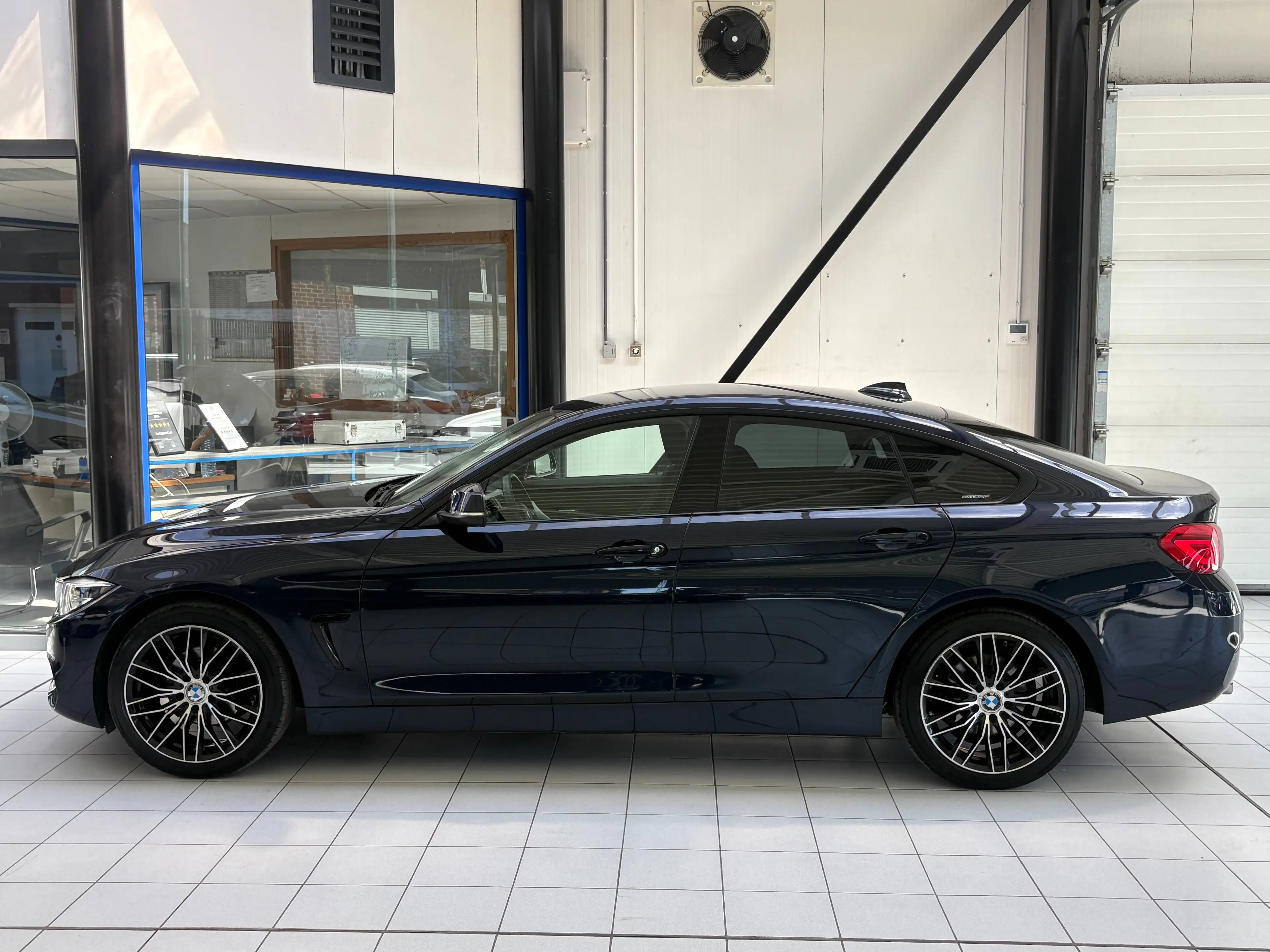 BMW 418 Gran Coupé 418iA *SPORT * XENON * GPS * PDC * JANTES * — photo 2