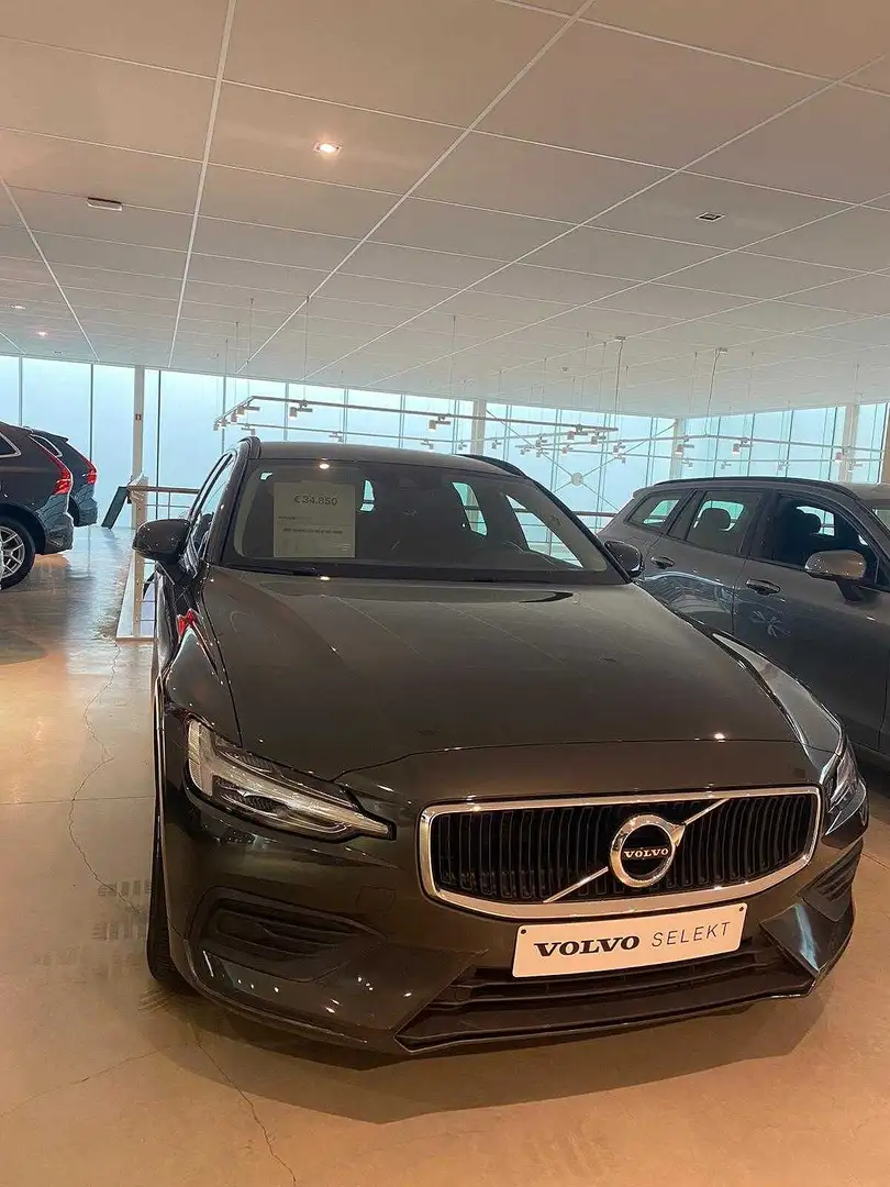 Volvo V60 Momentum Pro, B4 mild hybrid Grigio - 2