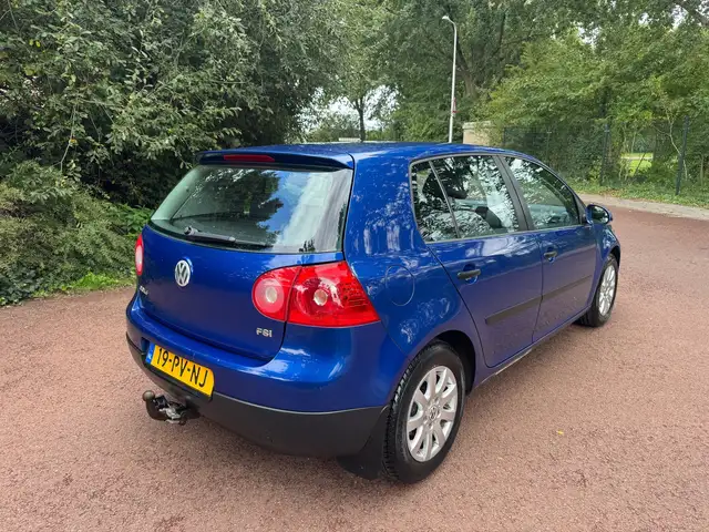 Volkswagen Golf view 5