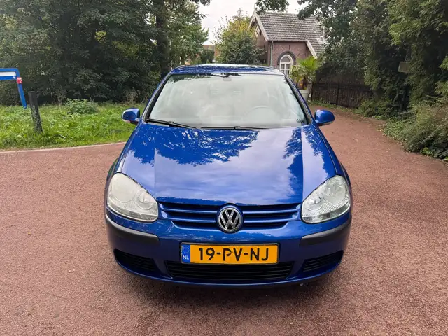 Volkswagen Golf view 2