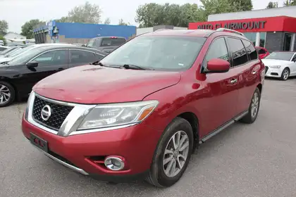 Red 2016 Nissan Pathfinder SUV / Crossover Four-Wheel Drive Automatic
