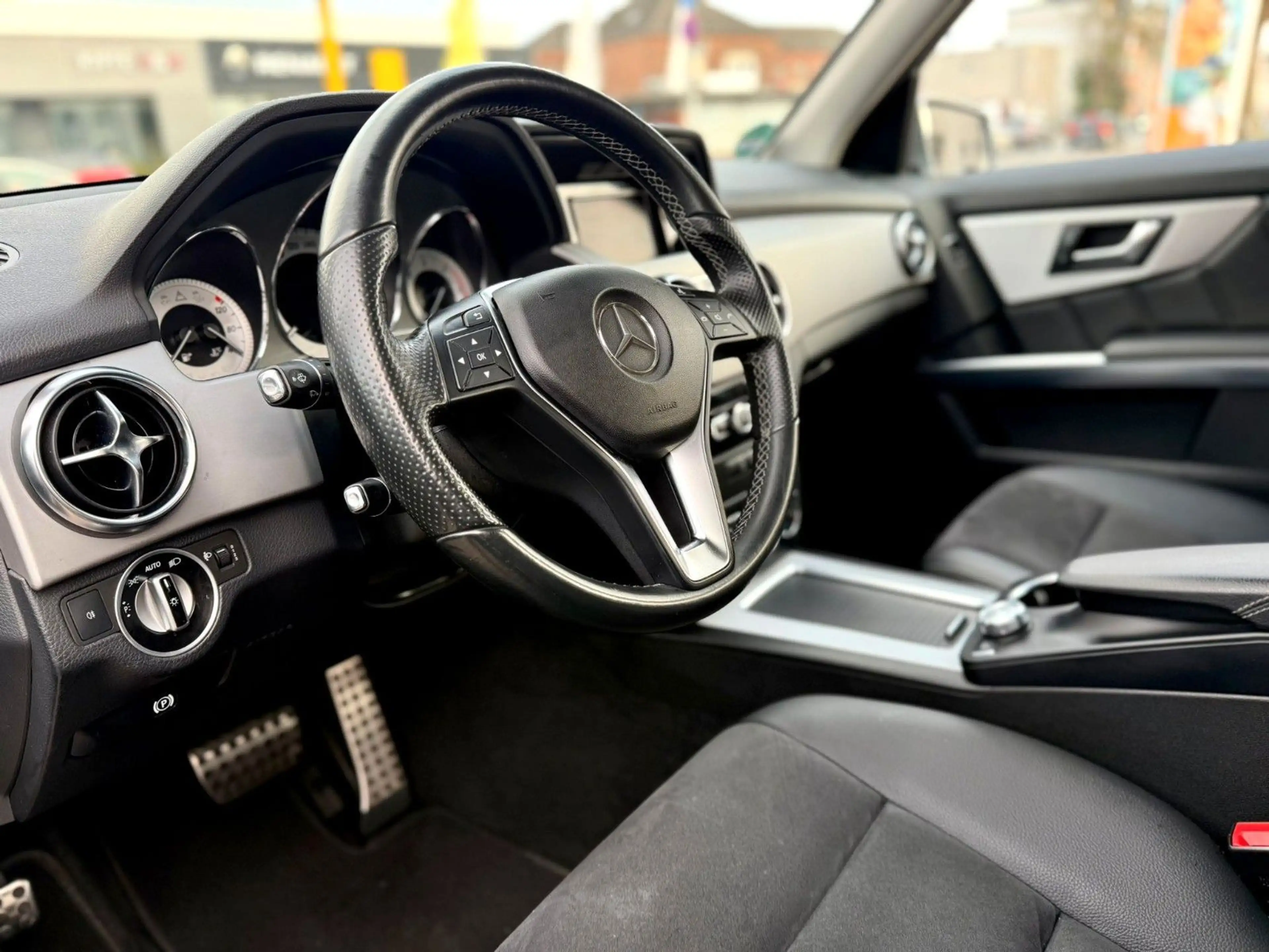 Mercedes-Benz GLK 200 E-Hecklappe/SHZ*Parktronic*Navi — photo 11