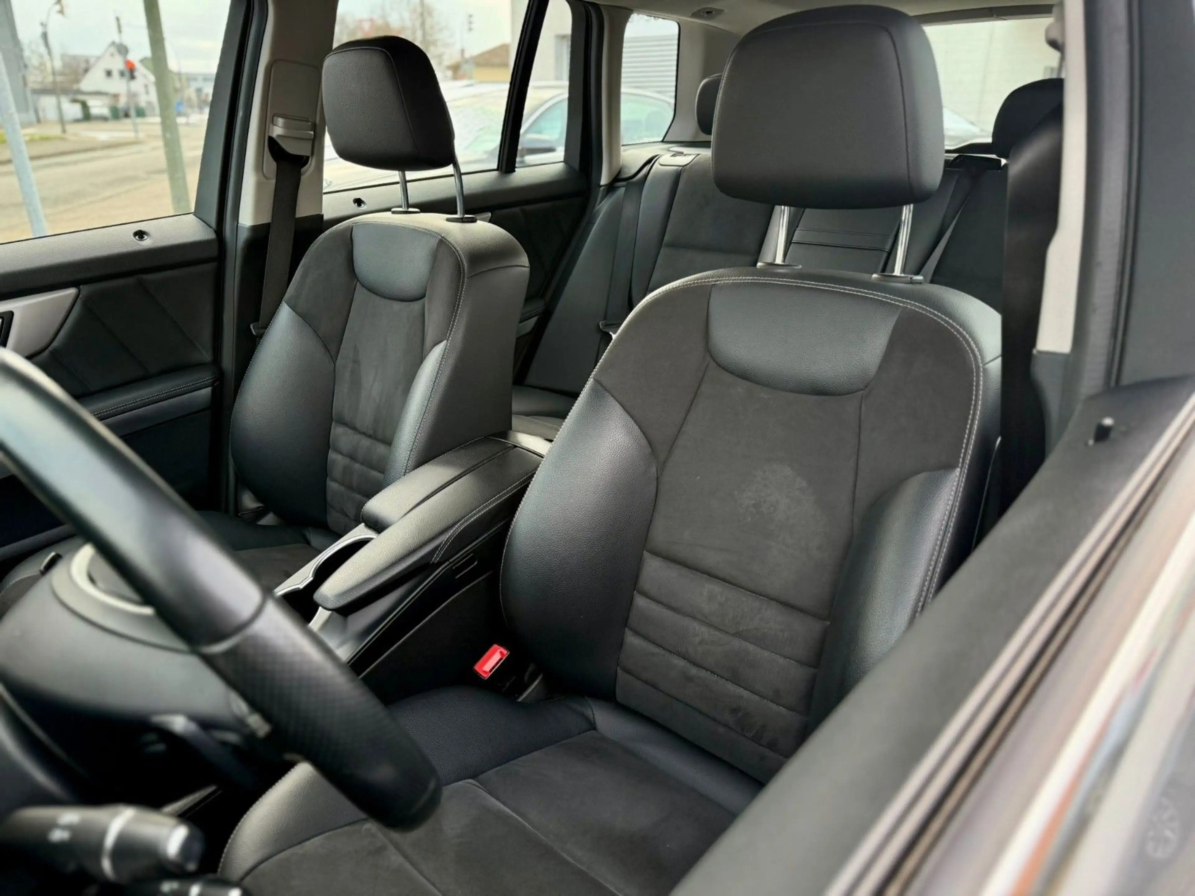 Mercedes-Benz GLK 200 E-Hecklappe/SHZ*Parktronic*Navi — photo 14