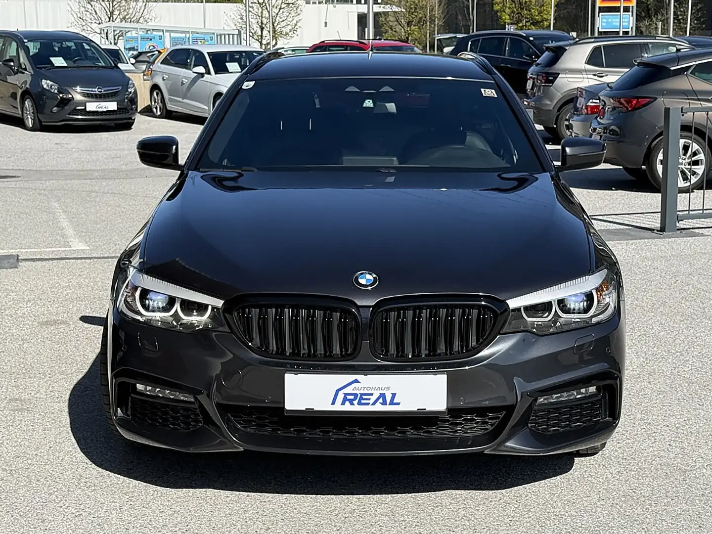 BMW 520 d xDrive Touring Aut. M-Paket Grau - 2