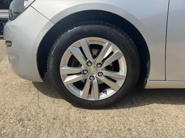 Peugeot 308 view 13
