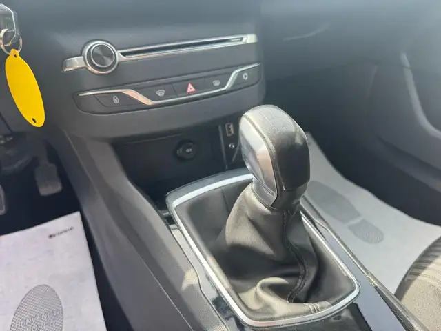 Peugeot 308 view 9