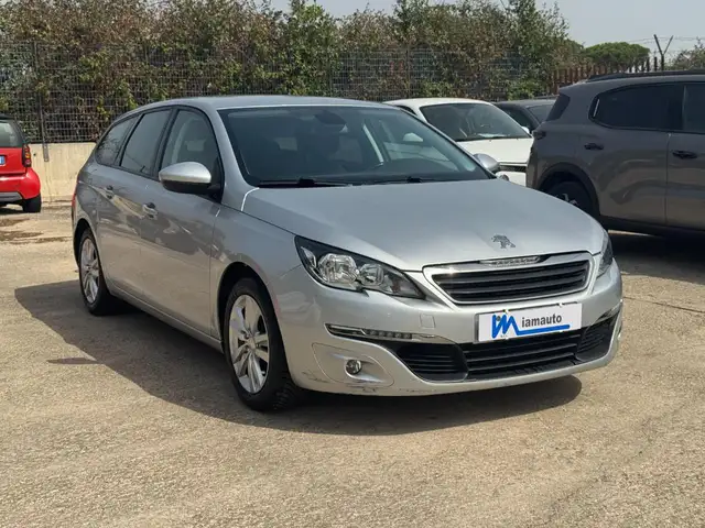 Peugeot 308 view 2