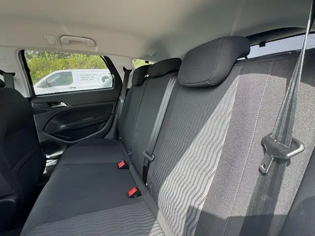 Peugeot 308 view 11