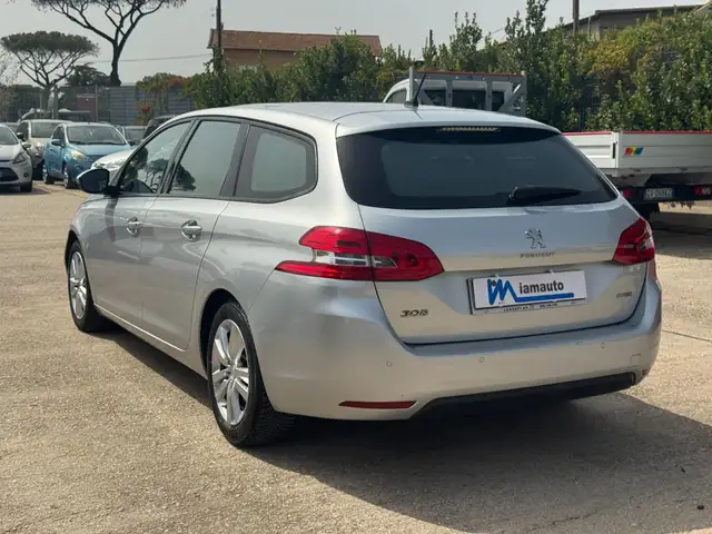 Peugeot 308 view 4